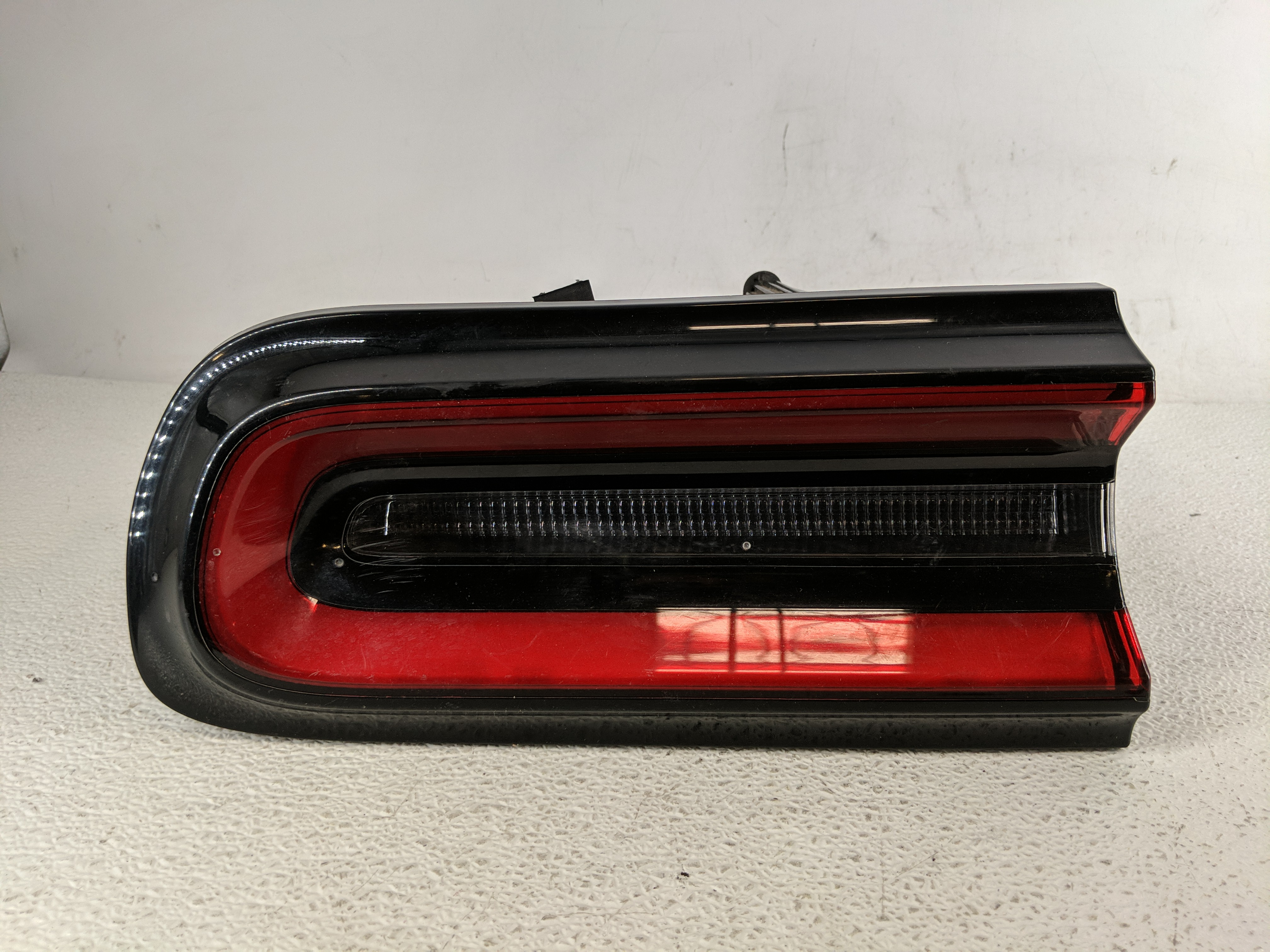 Picture of 2015-2022 Dodge Challenger Passenger Right Side Tail Light Taillight Oem 1196479