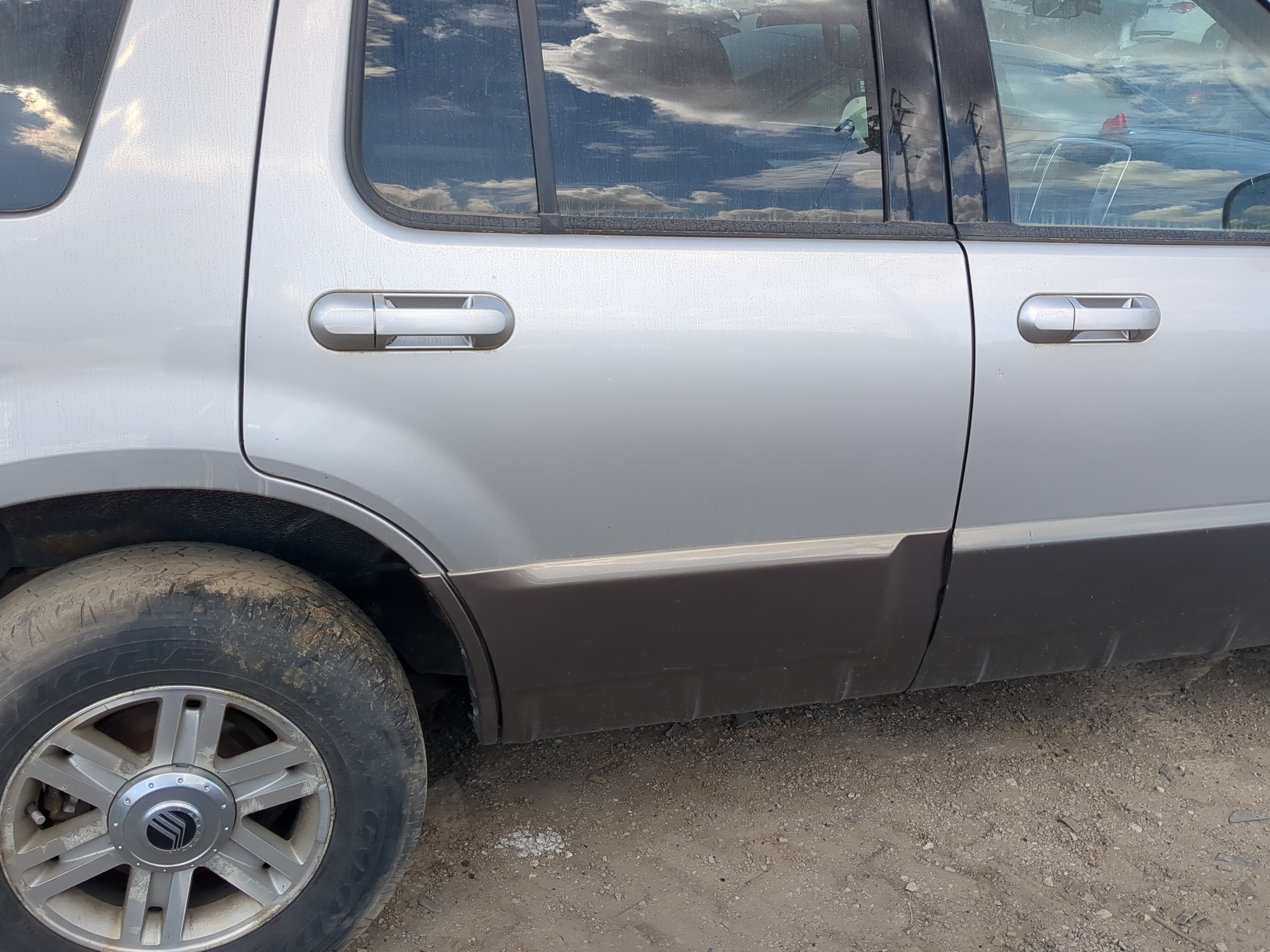 2002-2005 Mercury Mountaineer Passenger Rear Door Oem 1196744 - Oemusedautoparts1.com