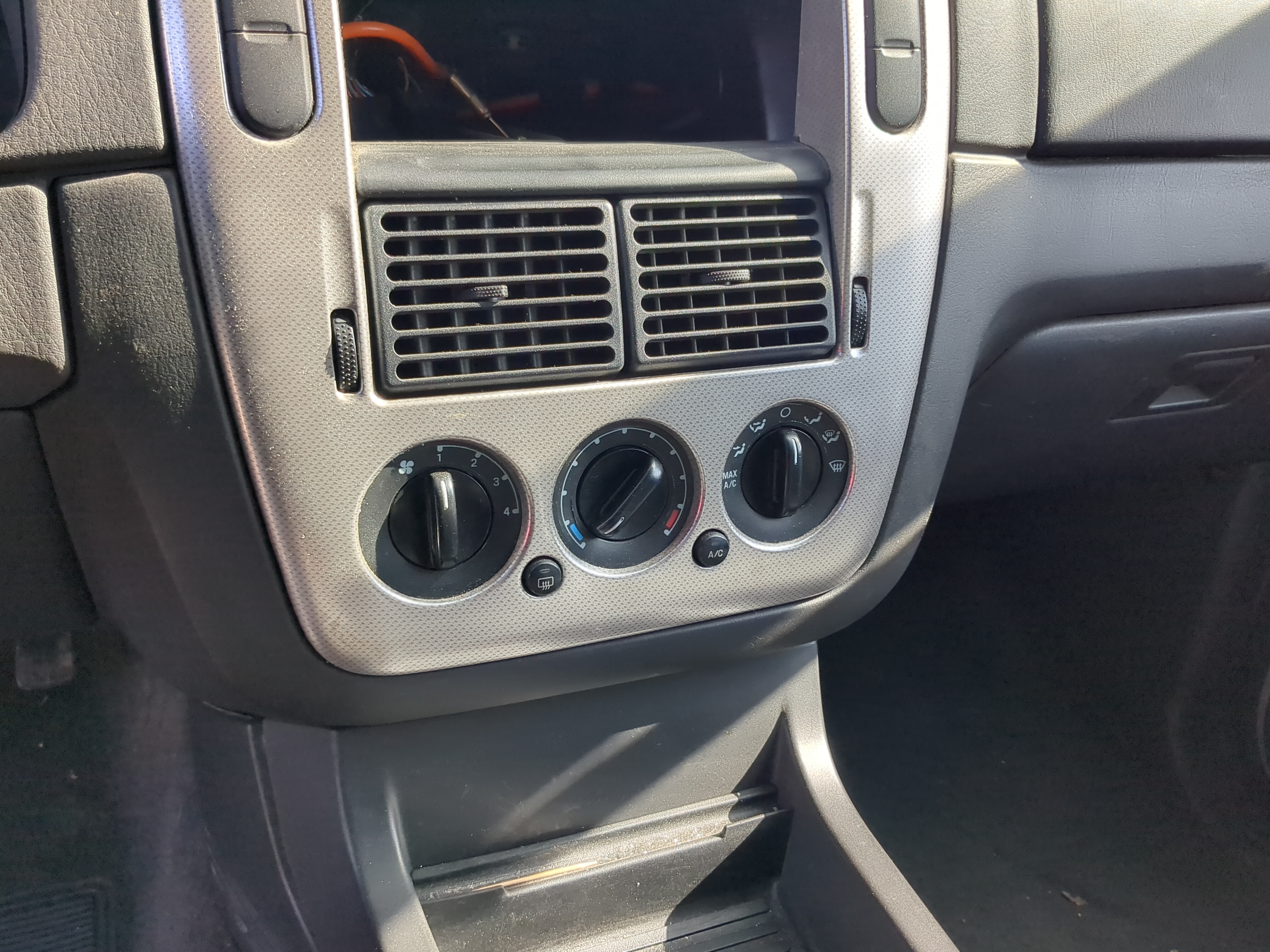 2002-2005 Mercury Mountaineer Ac Heater Climate Control 1196752 - Oemusedautoparts1.com