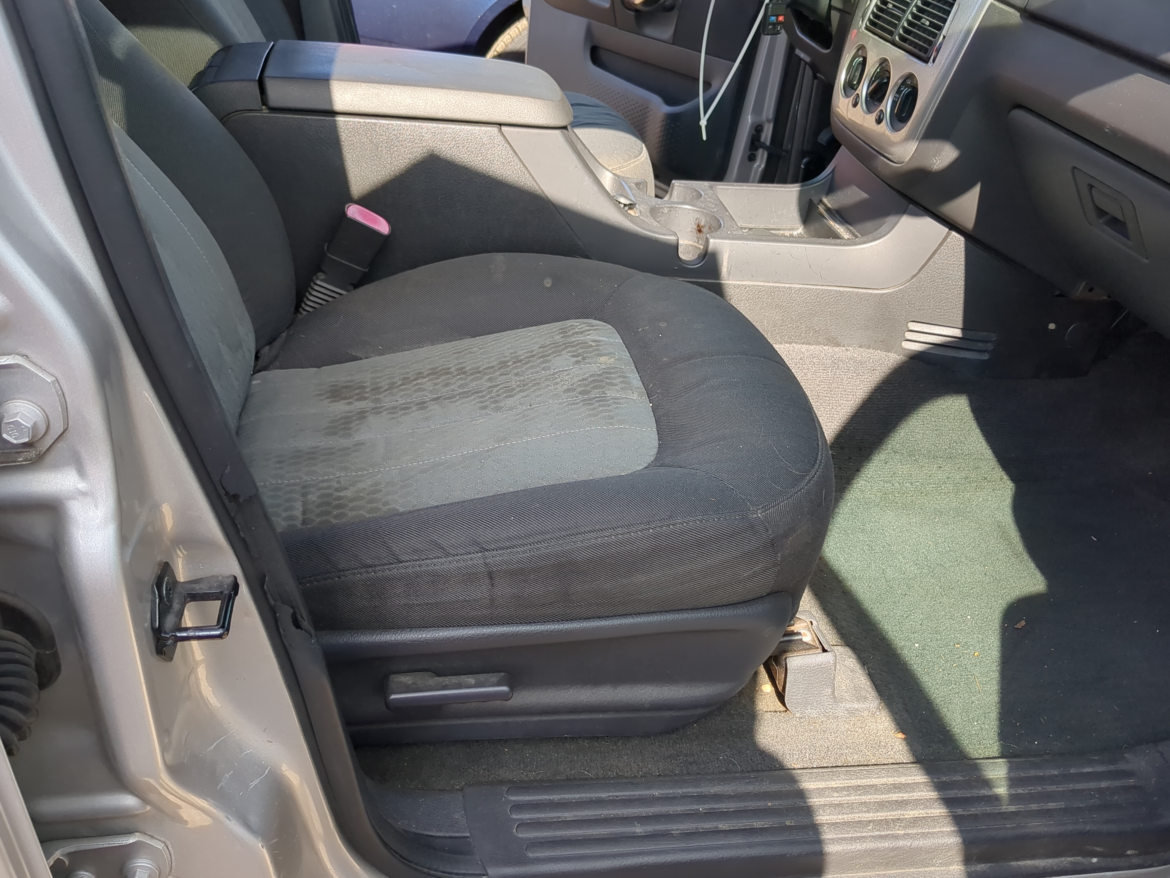 2004-2004 Mercury Mountaineer Passenger Front Seat Oem 1196807 - Oemusedautoparts1.com