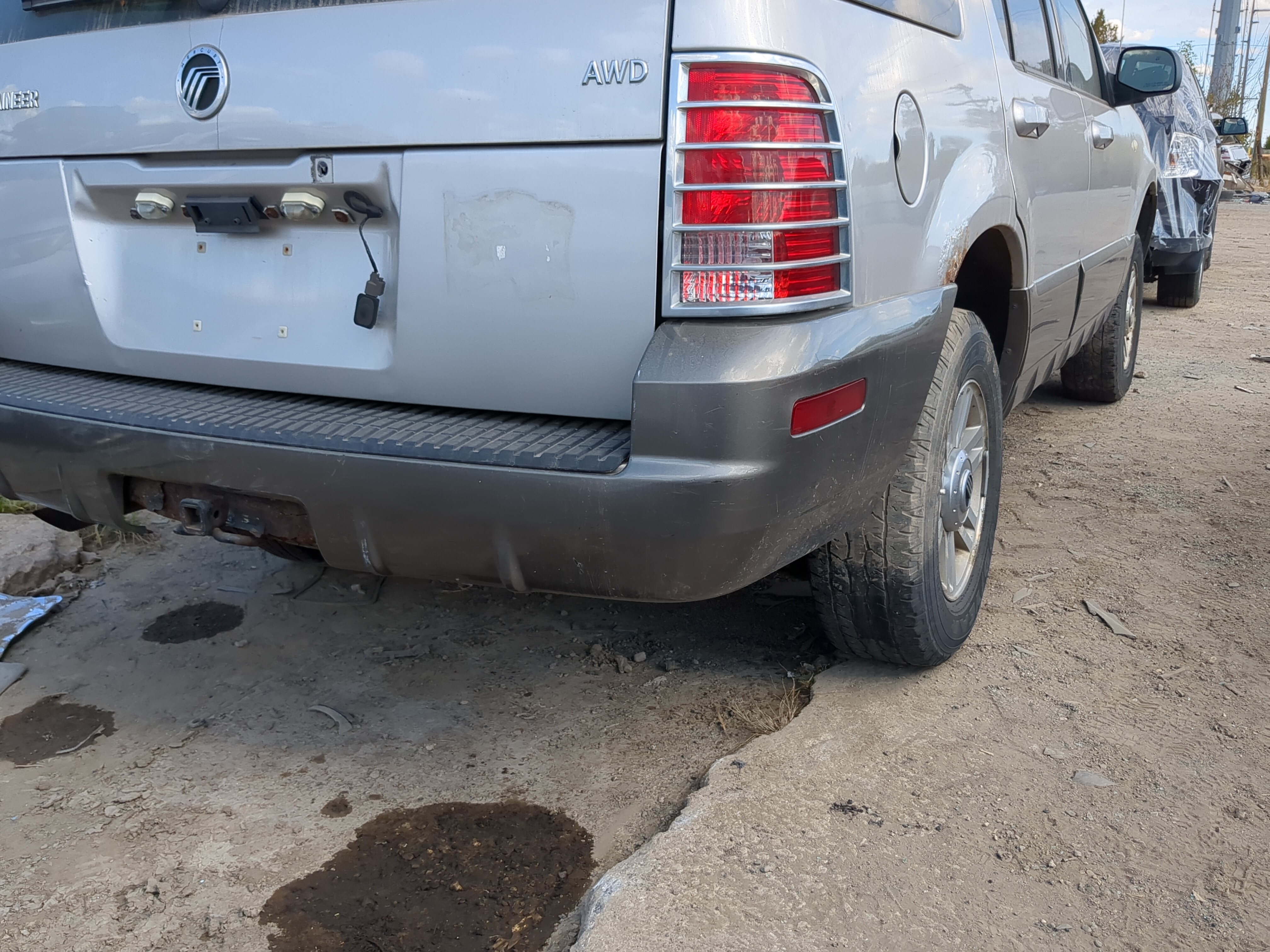 2002-2005 Mercury Mountaineer Rear Bumper Assembly Oem 1196815 - Oemusedautoparts1.com