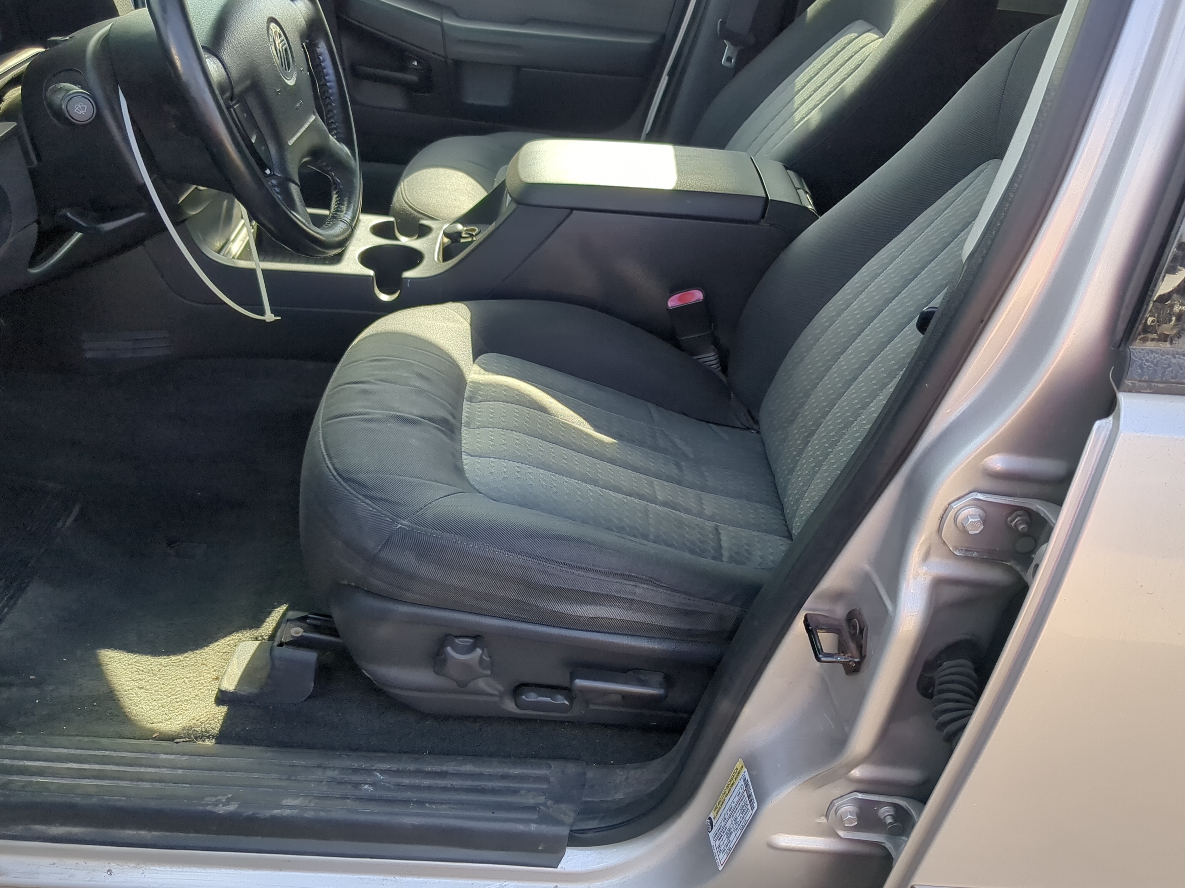 2004-2004 Mercury Mountaineer Driver Front Seat Oem 1196817 - Oemusedautoparts1.com