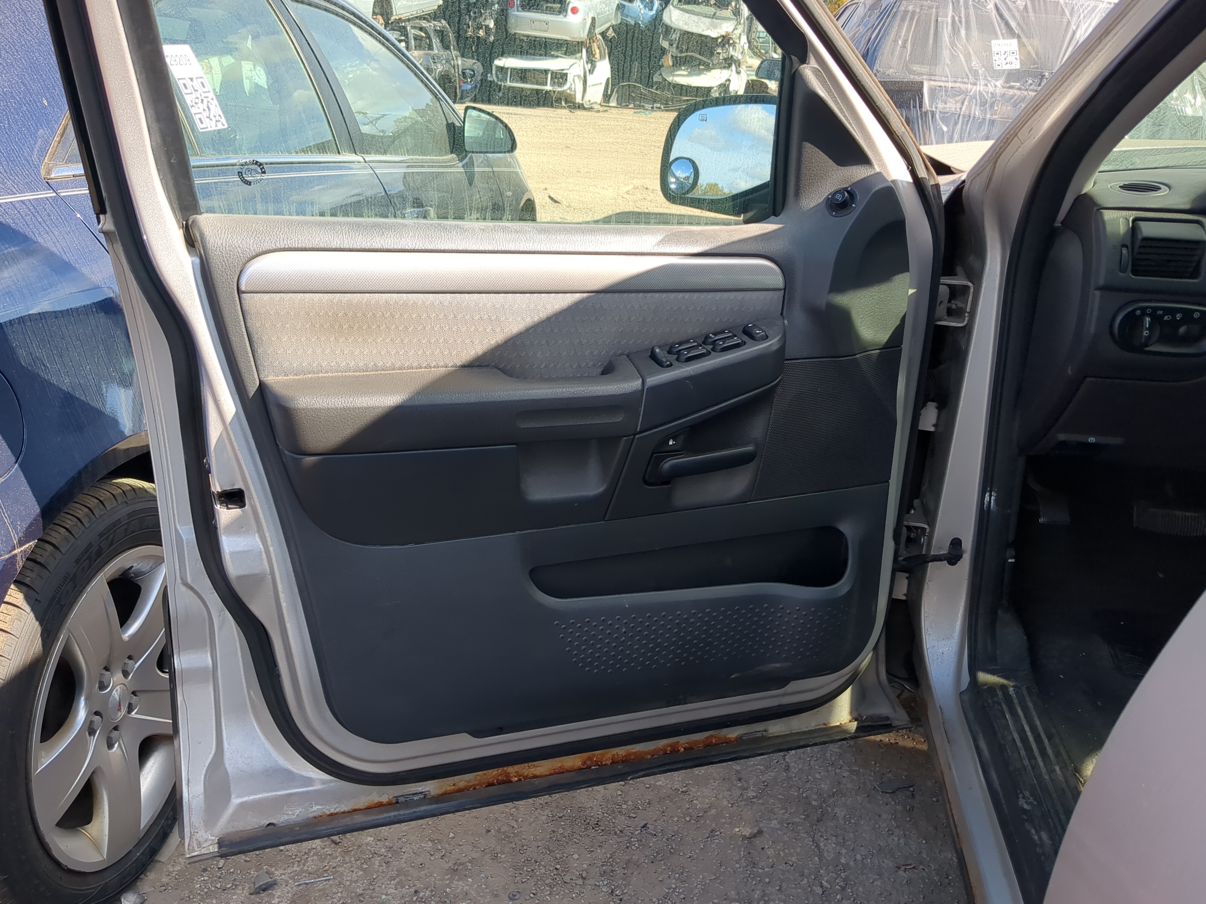 2004 Mercury Mountaineer Front Left Driver Interior Door Panel Trim 1196827 - Oemusedautoparts1.com