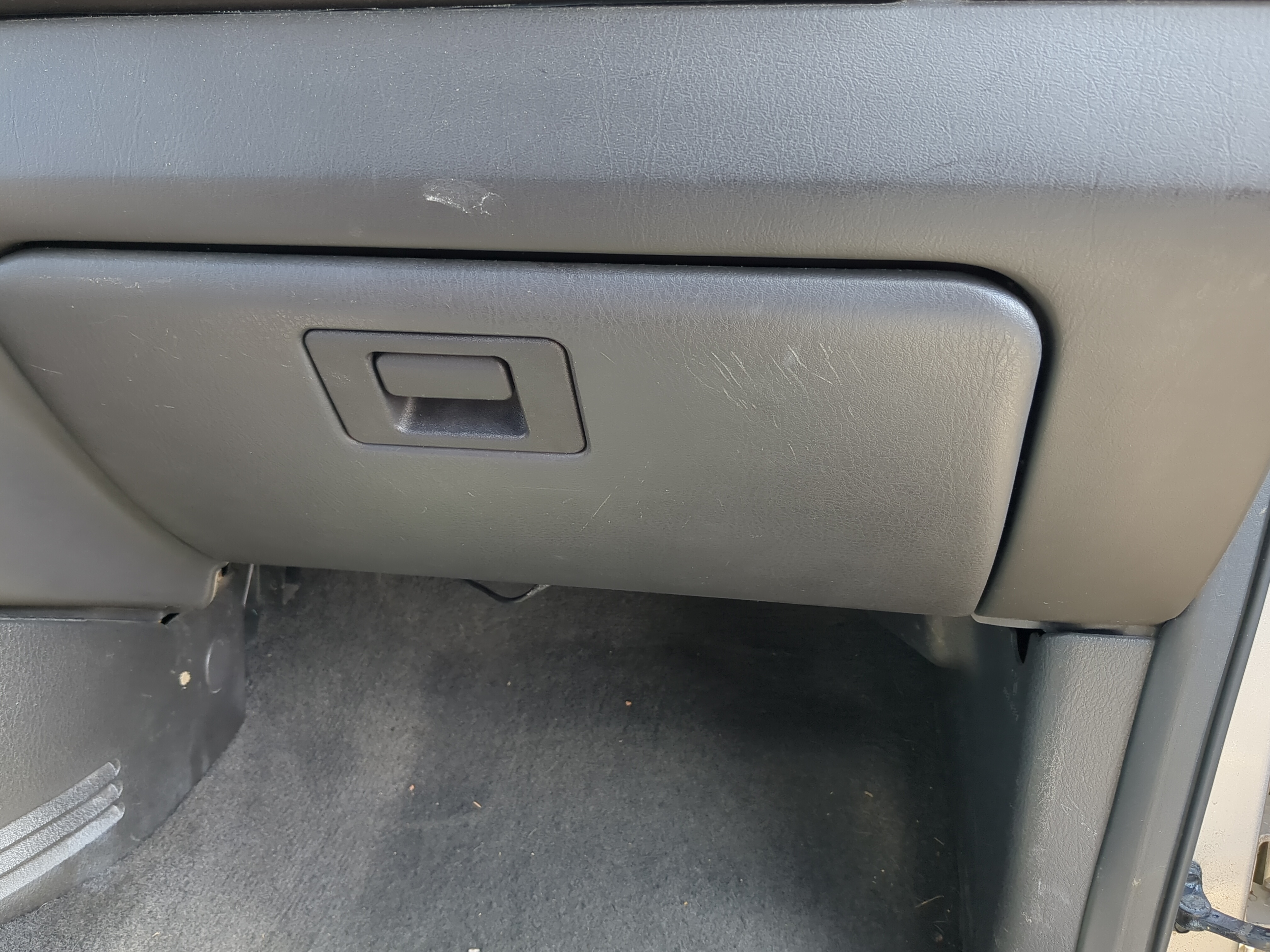 2004 Mercury Mountaineer Passenger Glove Box Door Storage Compartment 1196843 - Oemusedautoparts1.com