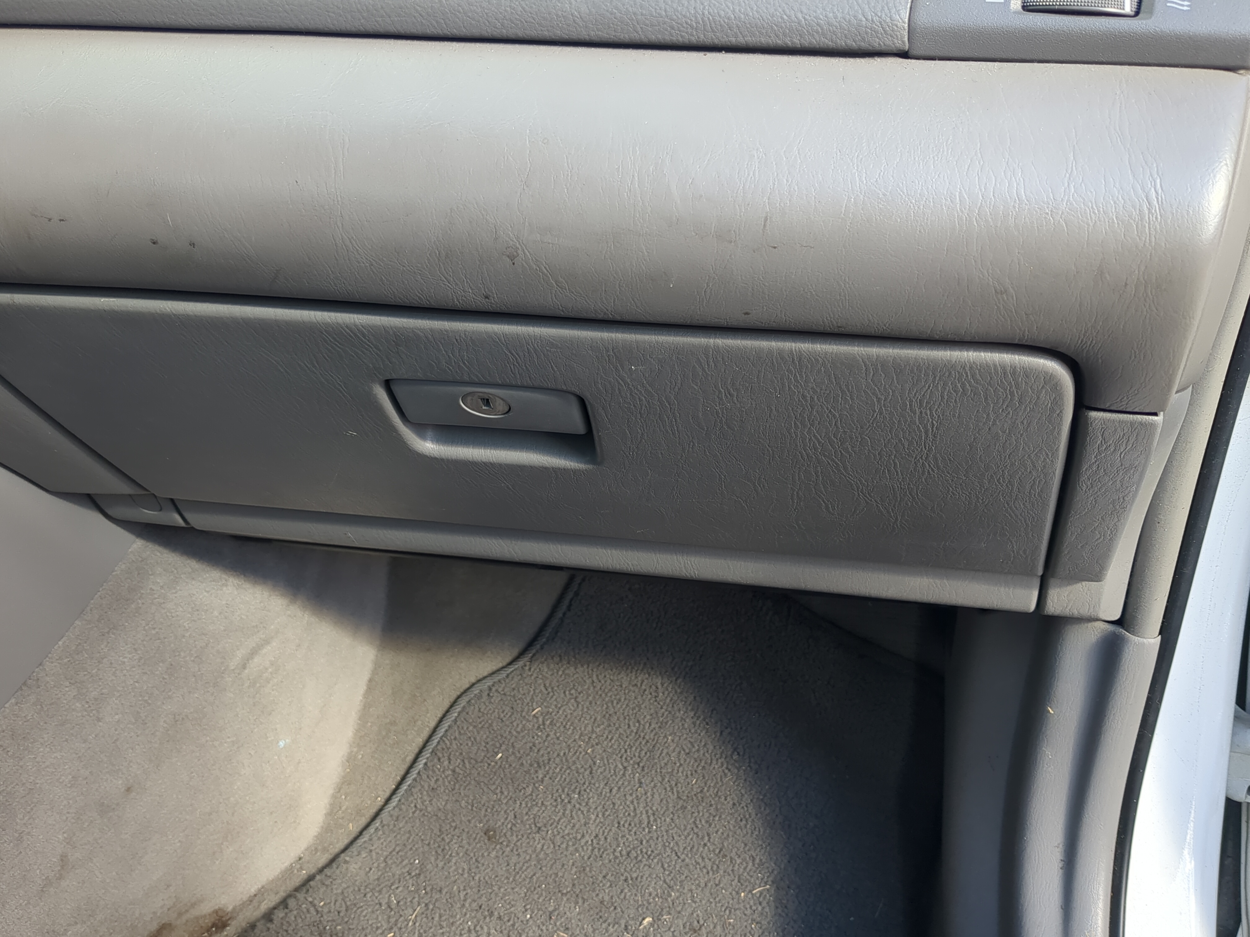 2006 Toyota Camry Passenger Glove Box Door Storage Compartment 1197129 - Oemusedautoparts1.com