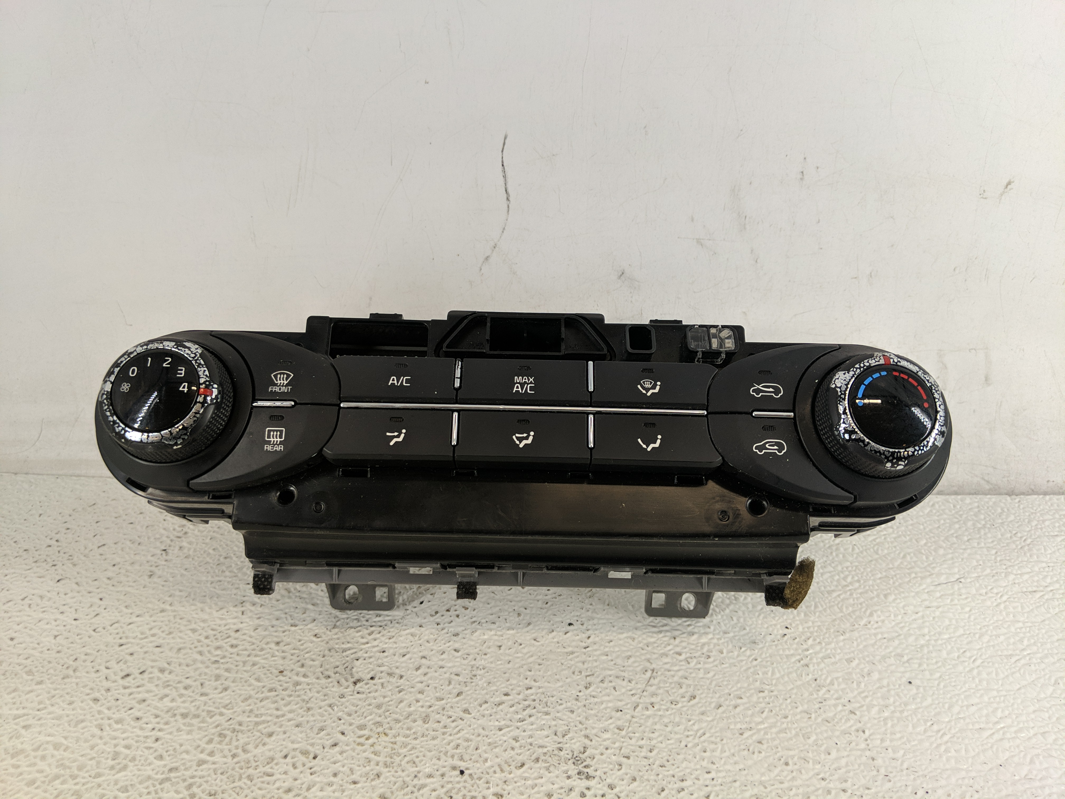 2017-2018 Kia Sorento Ac Heater Roof Climate Control 97250-c6010 1197344 - Oemusedautoparts1.com