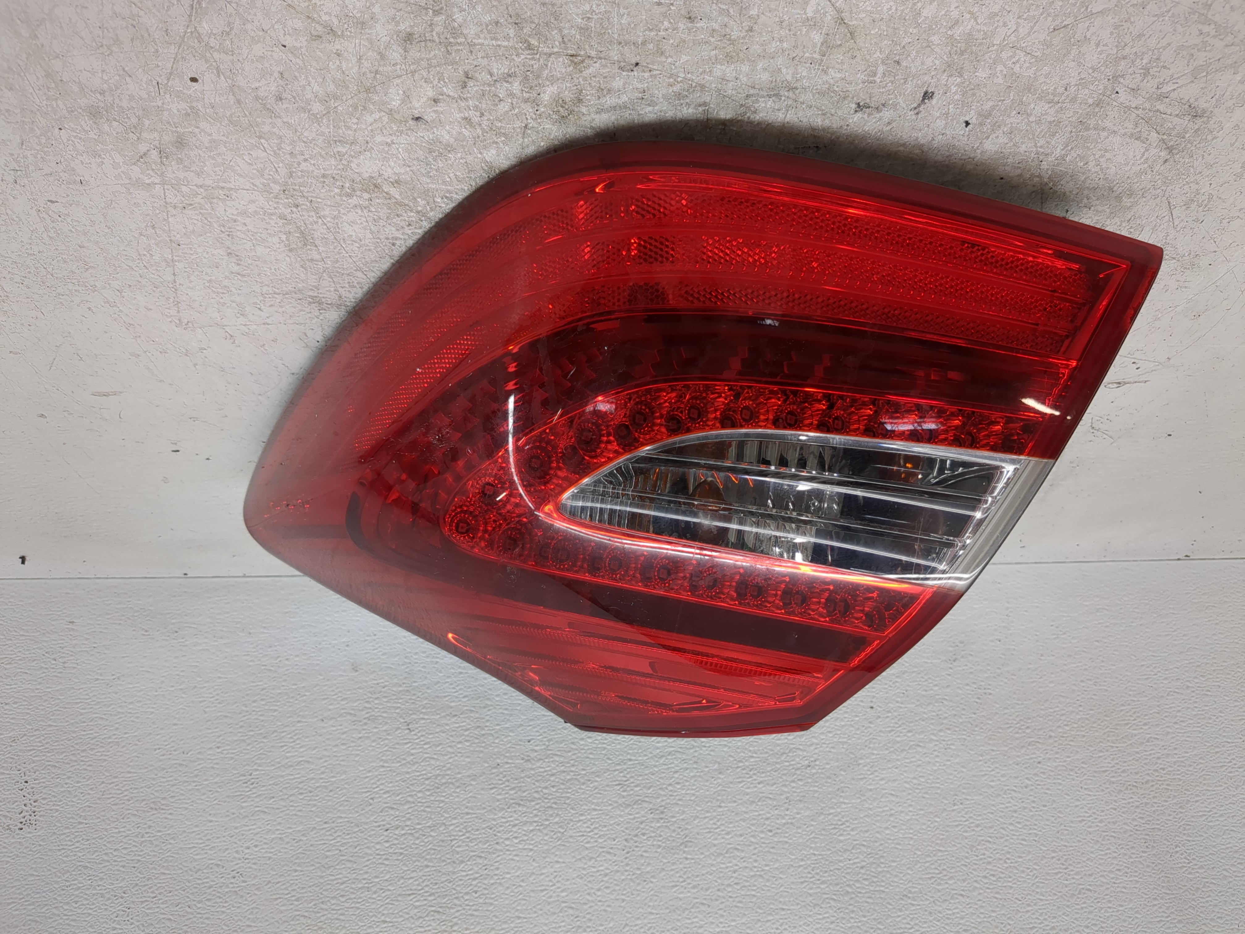 Picture of 2012-2014 Hyundai Genesis Passenger Right Side Tail Light Taillight Oem 1197353