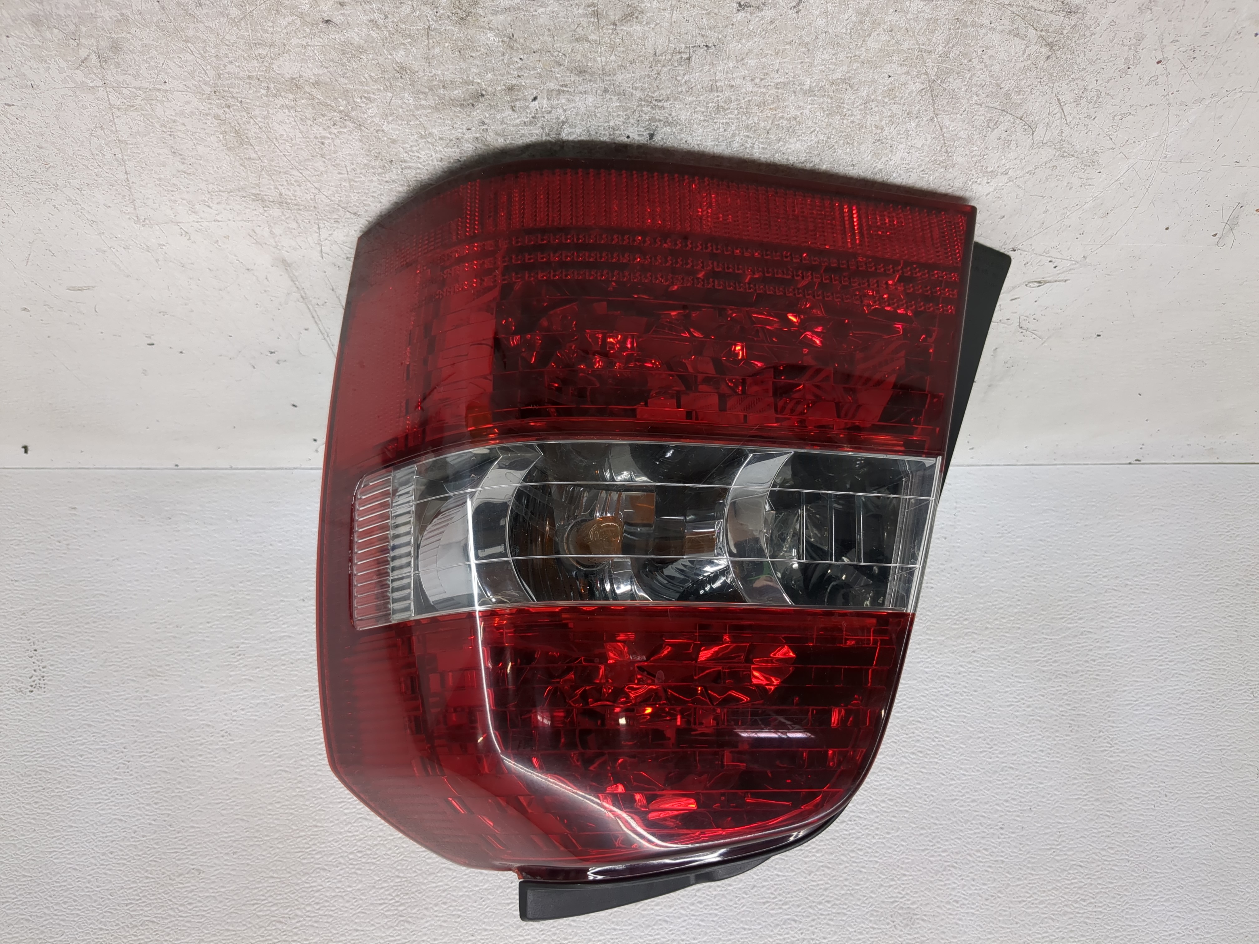Picture of 2004 Toyota Highlander Passenger Right Side Tail Light Taillight Oem 1197361
