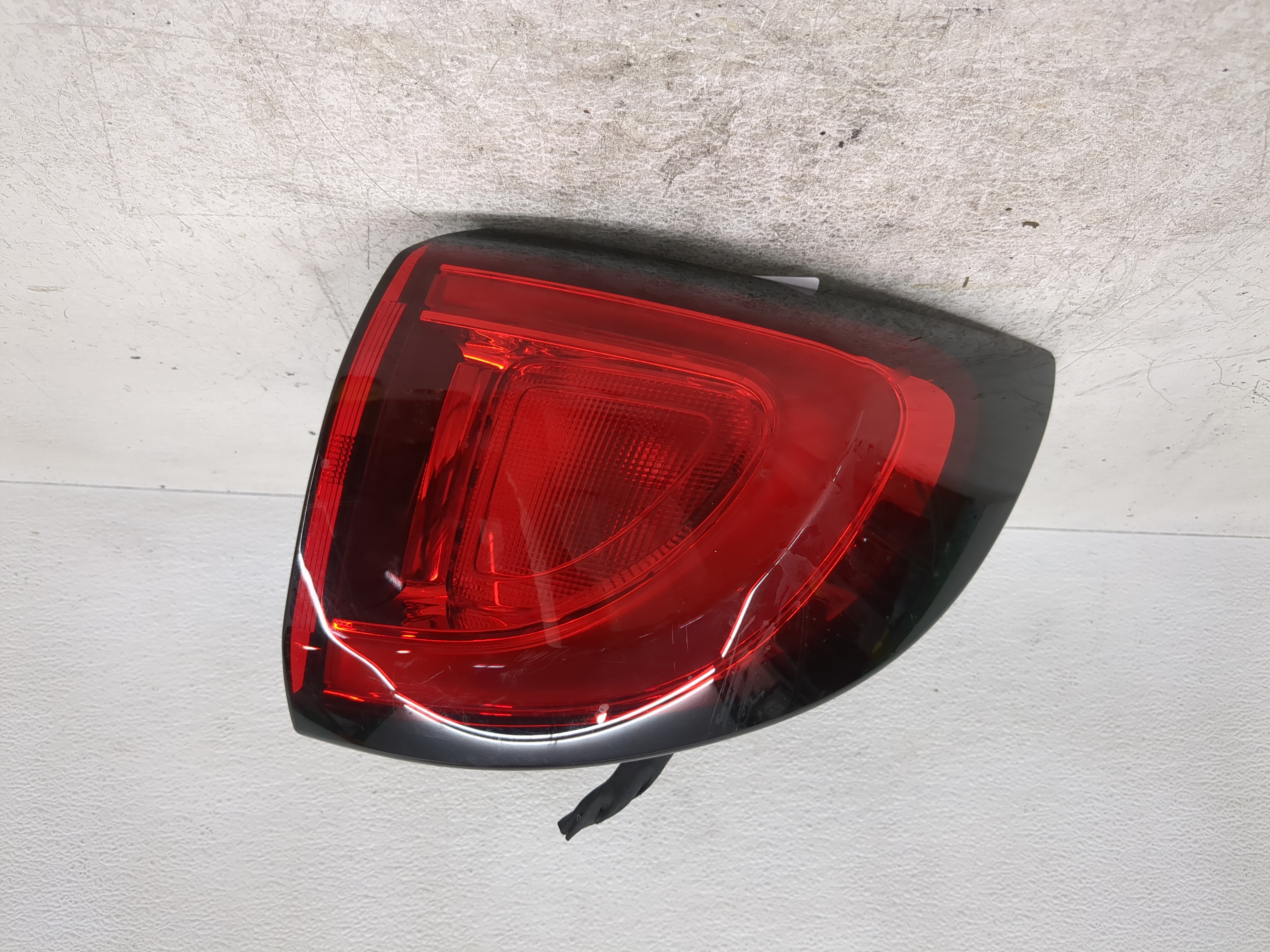 Picture of 2017 Chrysler Pacifica Passenger Right Side Tail Light Taillight Oem 1197362