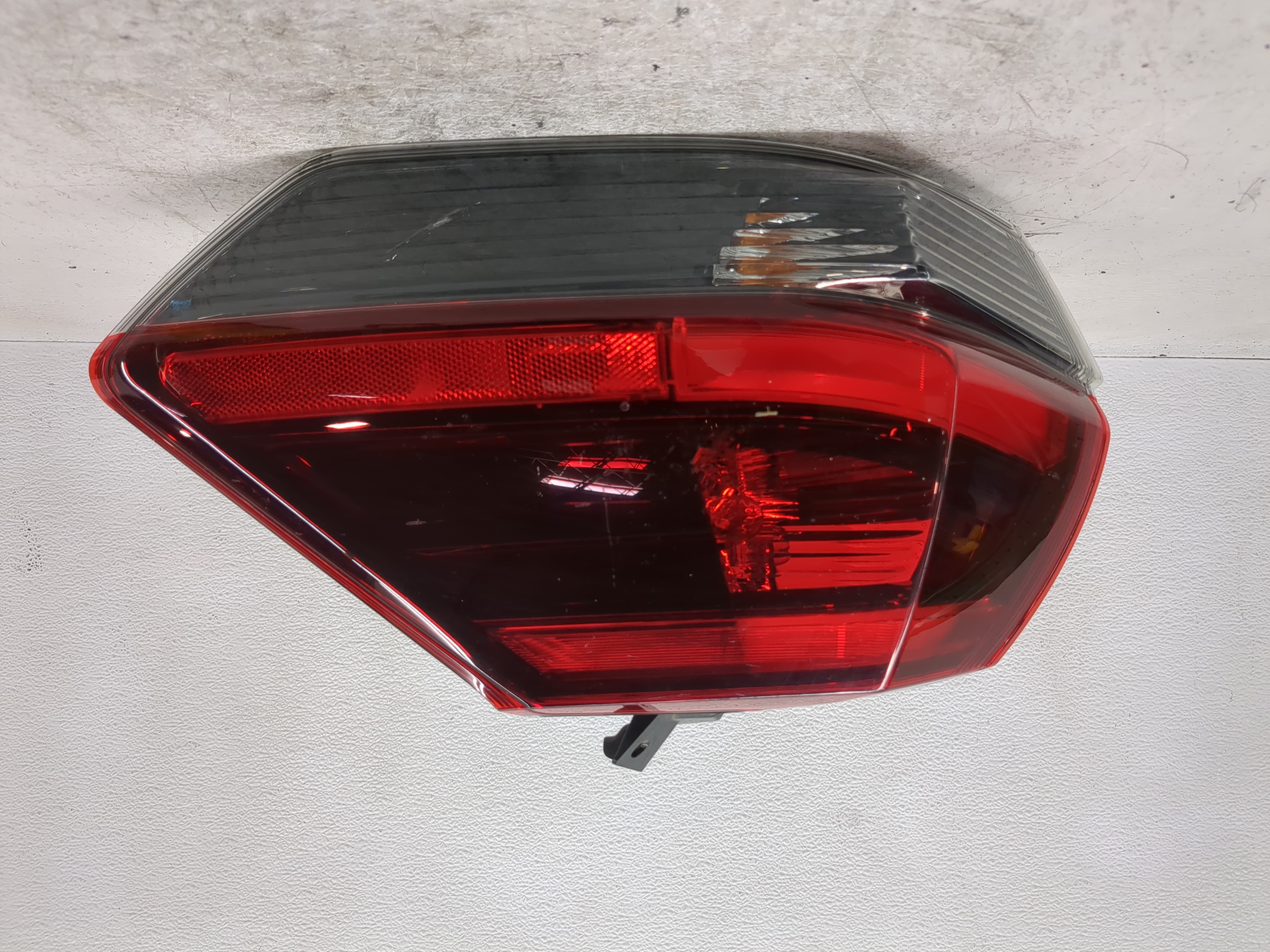 Picture of 2017-2020 Nissan Rogue Passenger Right Side Tail Light Taillight Oem 1197364