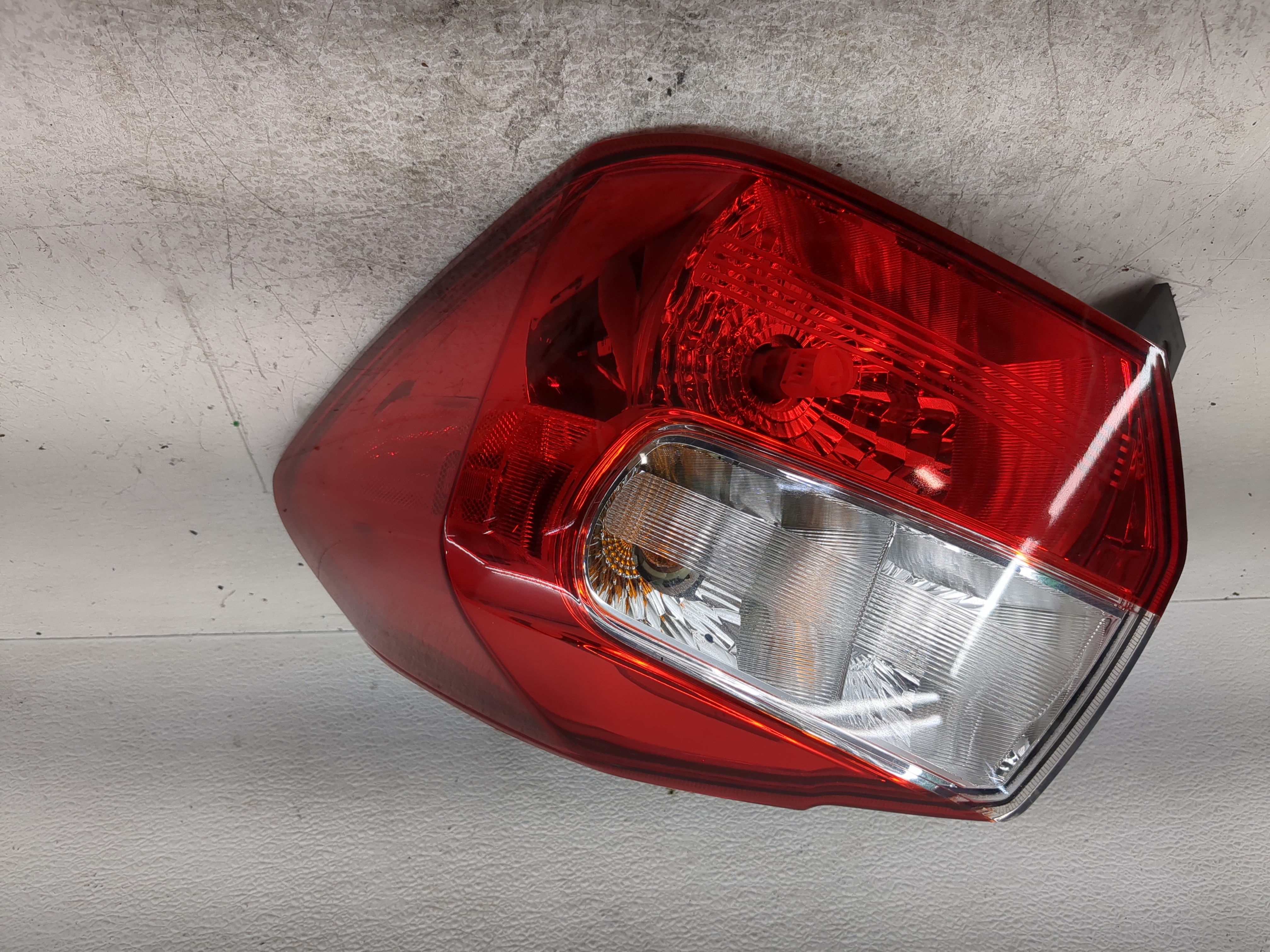 Picture of Subaru Xv Passenger Right Side Tail Light Taillight Oem 1197365