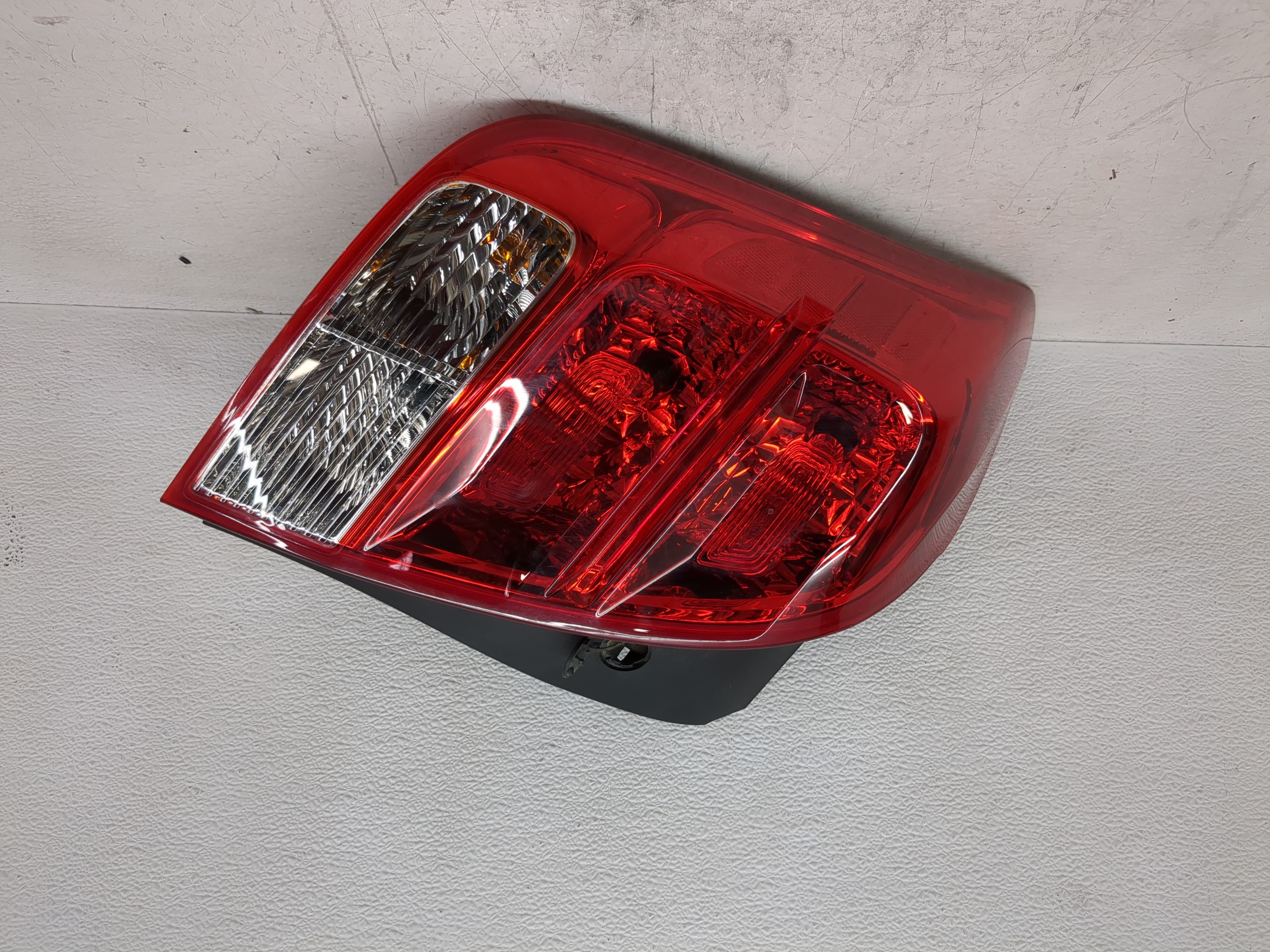 Picture of 2013-2021 Chevrolet Trax Driver Left Side Tail Light Taillight Oem 1197372