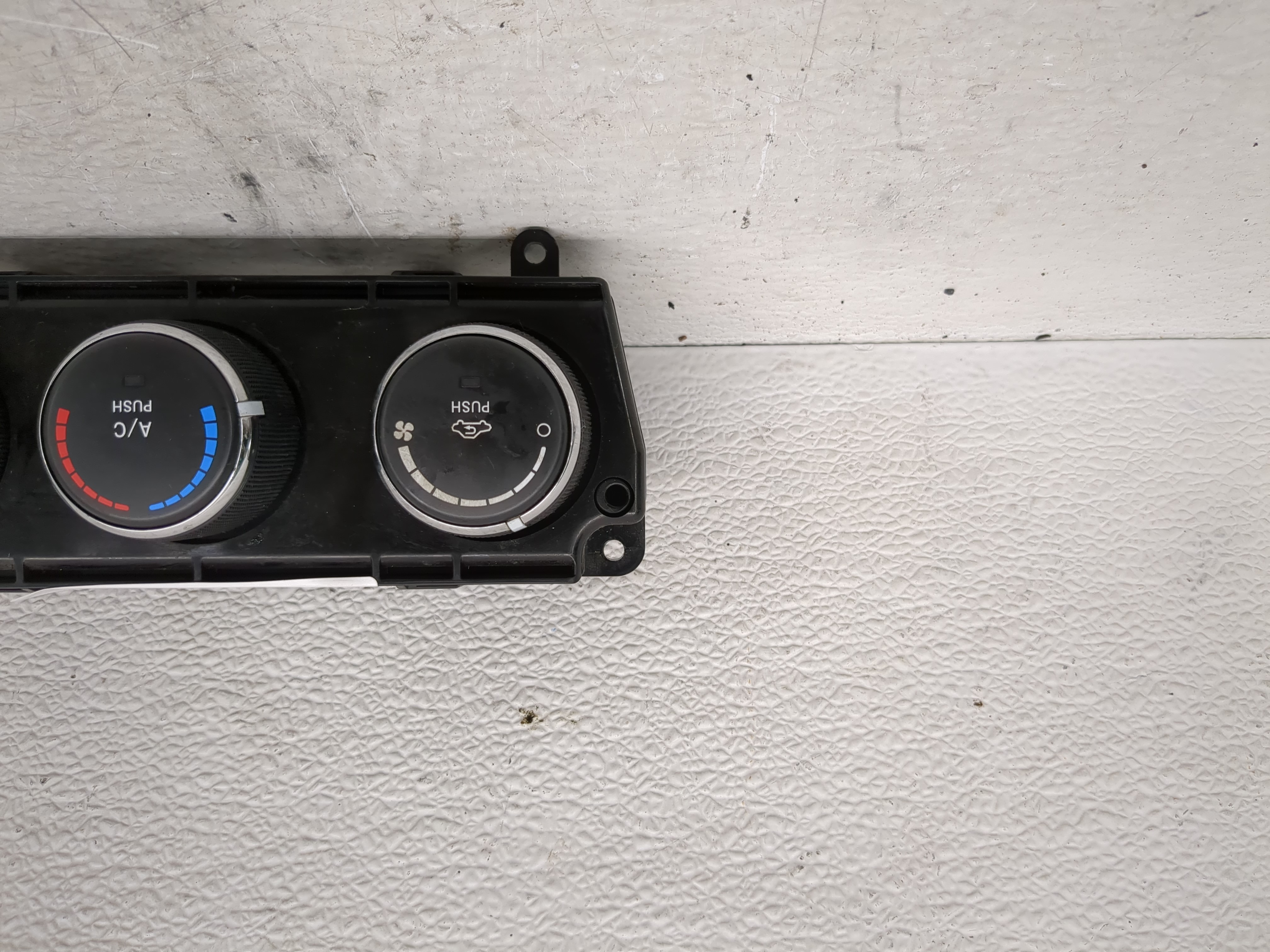 2015-2018 Volkswagen Jetta Ac Heater Roof Climate Control P68197432ab 1197375 - Oemusedautoparts1.com