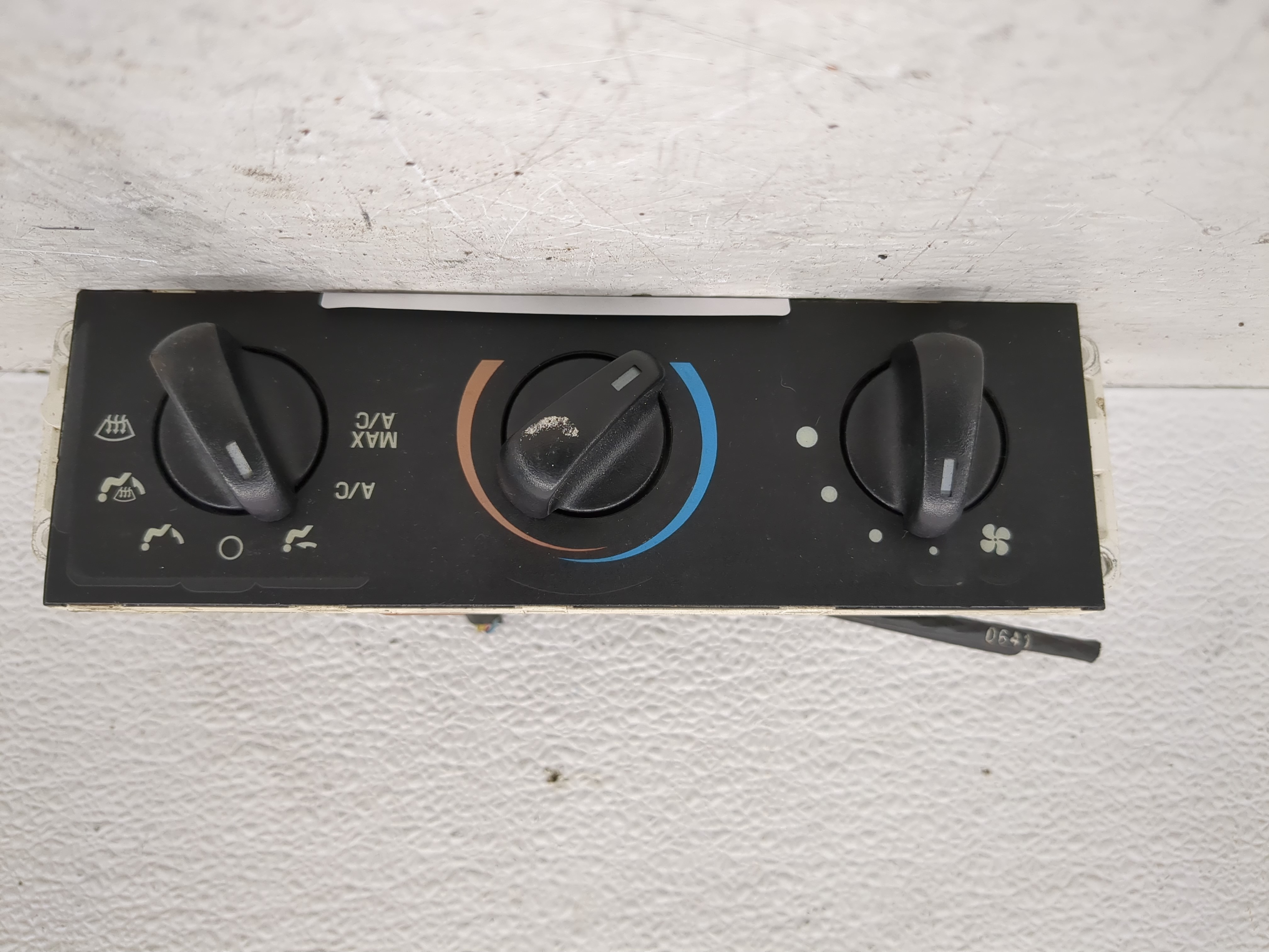 2001-2004 Ford Mustang Ac Heater Roof Climate Control 1197383 - Oemusedautoparts1.com