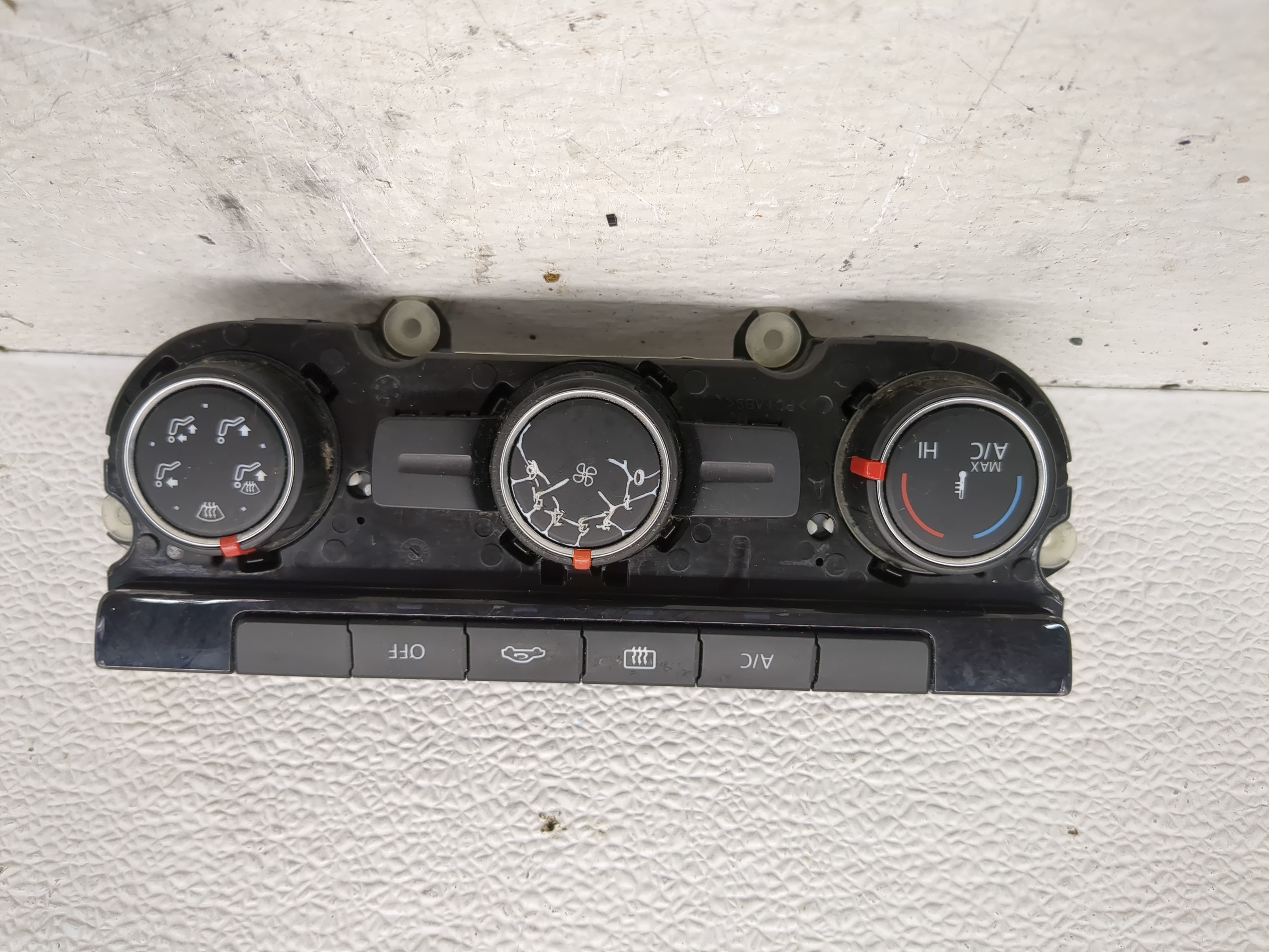 2013-2015 Volkswagen Passat Ac Heater Climate Control 561 907 426 D 1197391 - Oemusedautoparts1.com