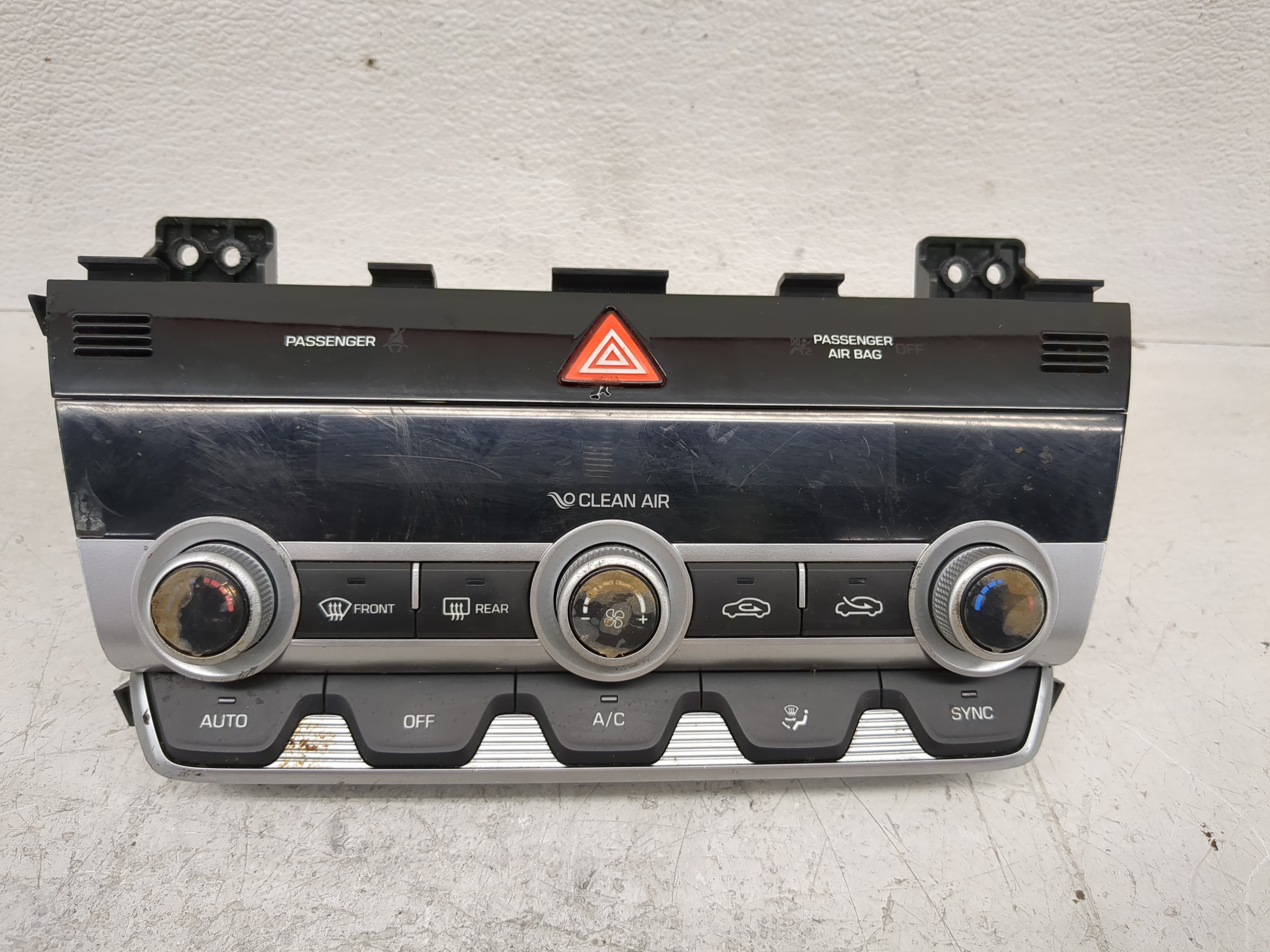 2019-2020 Hyundai Elantra Ac Heater Roof Climate Control 97250-f3da0 1197432 - Oemusedautoparts1.com