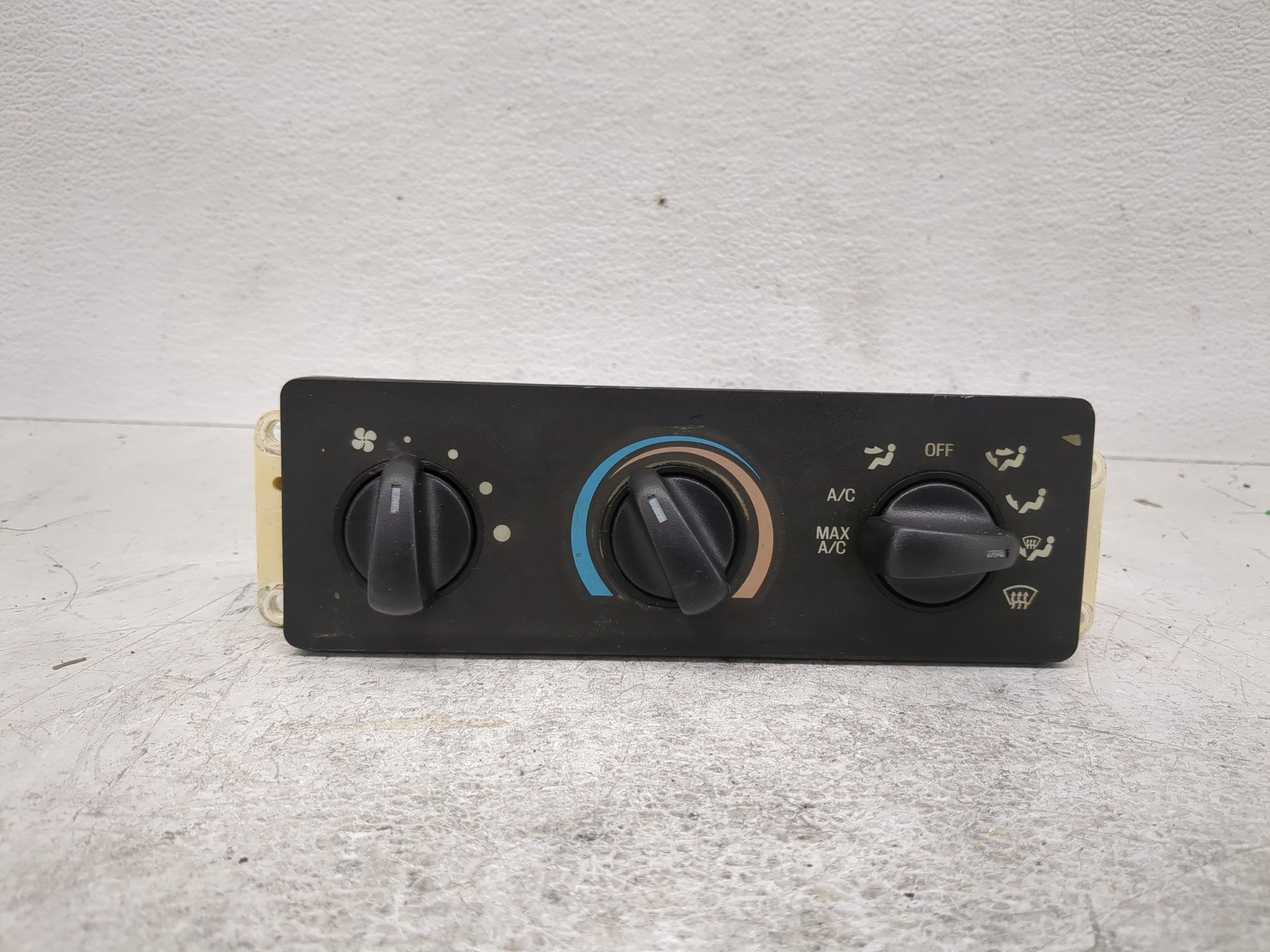 1999-2004 Ford F-350 Super Duty Ac Heater Roof Climate Control 1197444 - Oemusedautoparts1.com