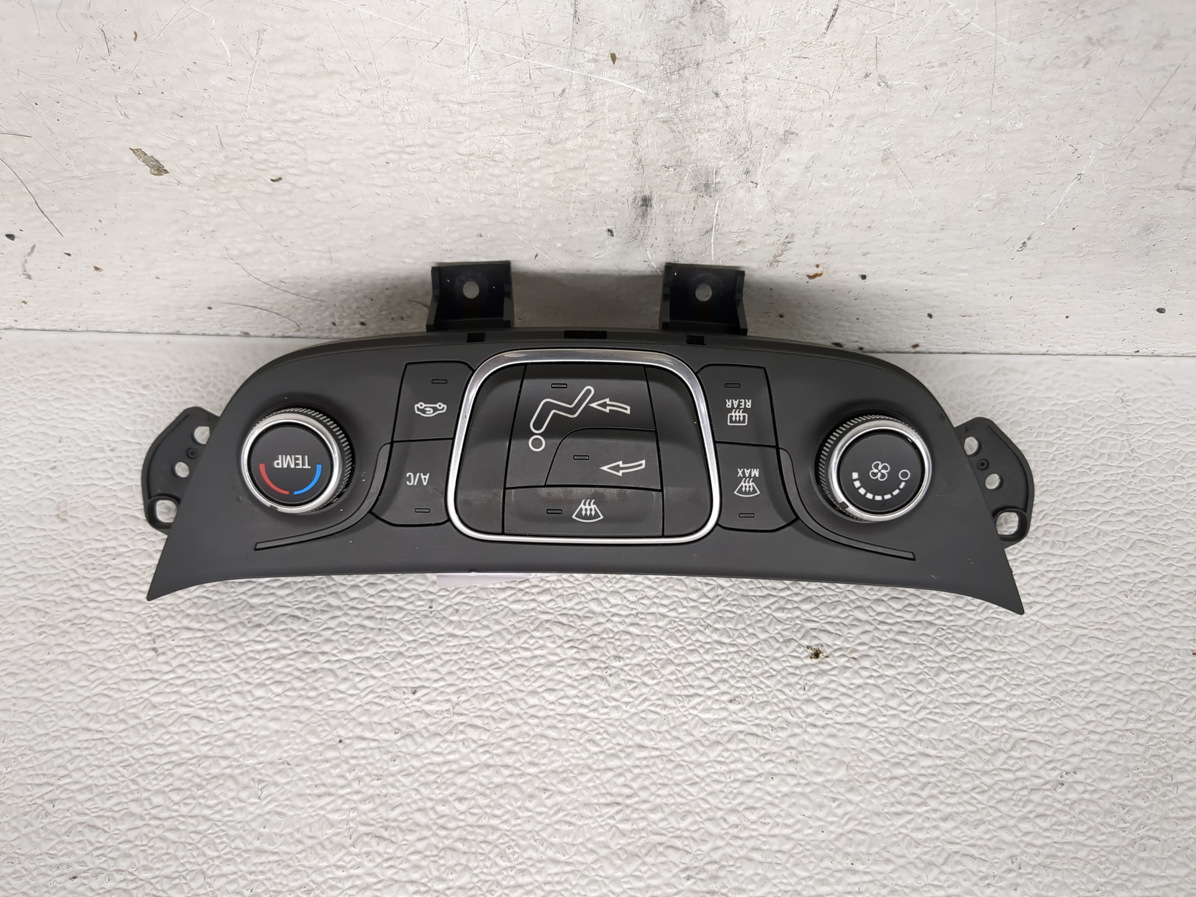 2020-2022 Chevrolet Equinox Ac Heater Climate Control 84422503 1197446 - Oemusedautoparts1.com