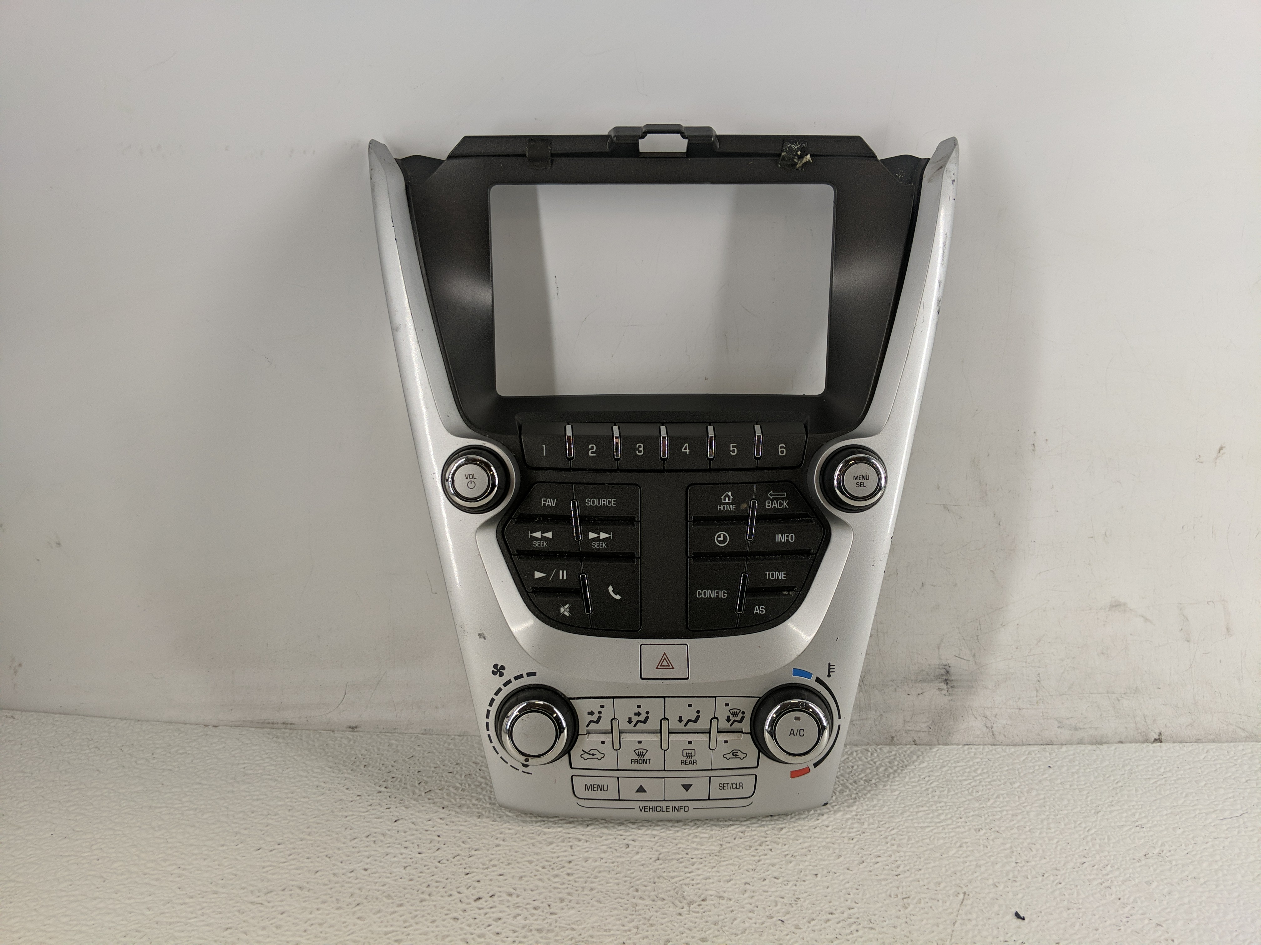2016-2017 Chevrolet Equinox Radio Control Panel 1197462 - Oemusedautoparts1.com