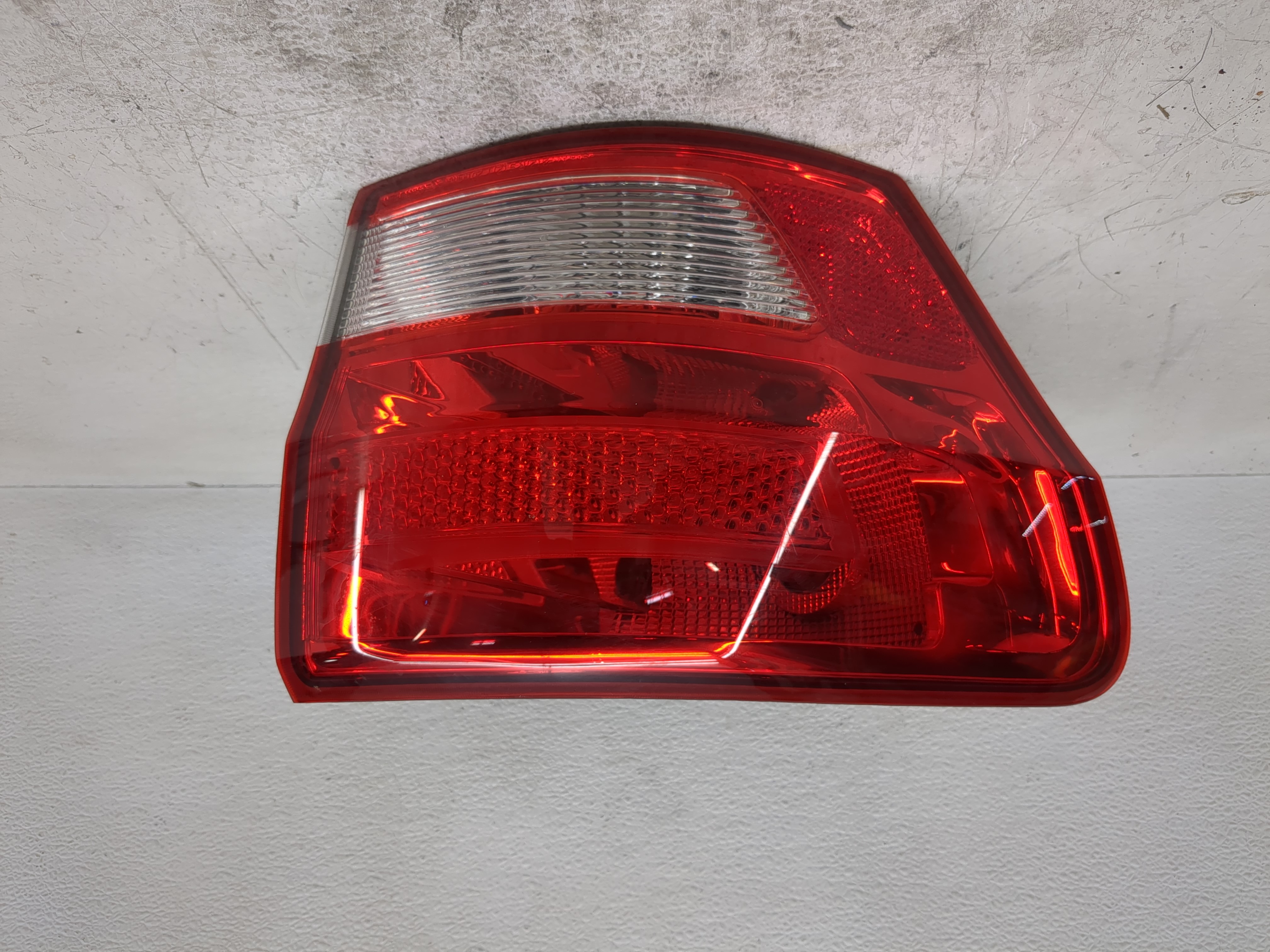 Picture of 2011-2013 Jeep Grand Cherokee Driver Left Side Tail Light Taillight Oem 1197483