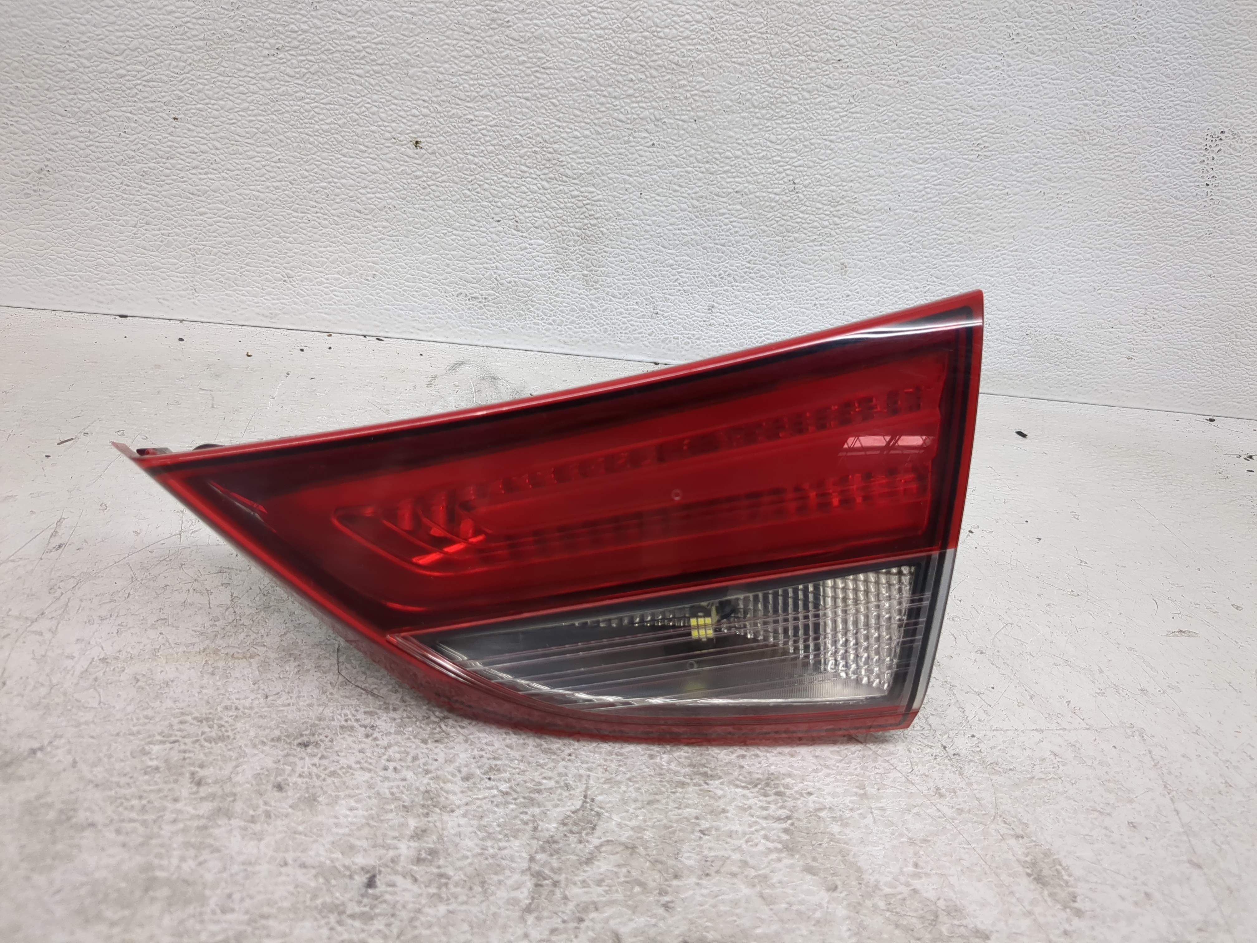 Picture of 2014-2016 Hyundai Elantra Passenger Right Side Tail Light Taillight Oem 1197486