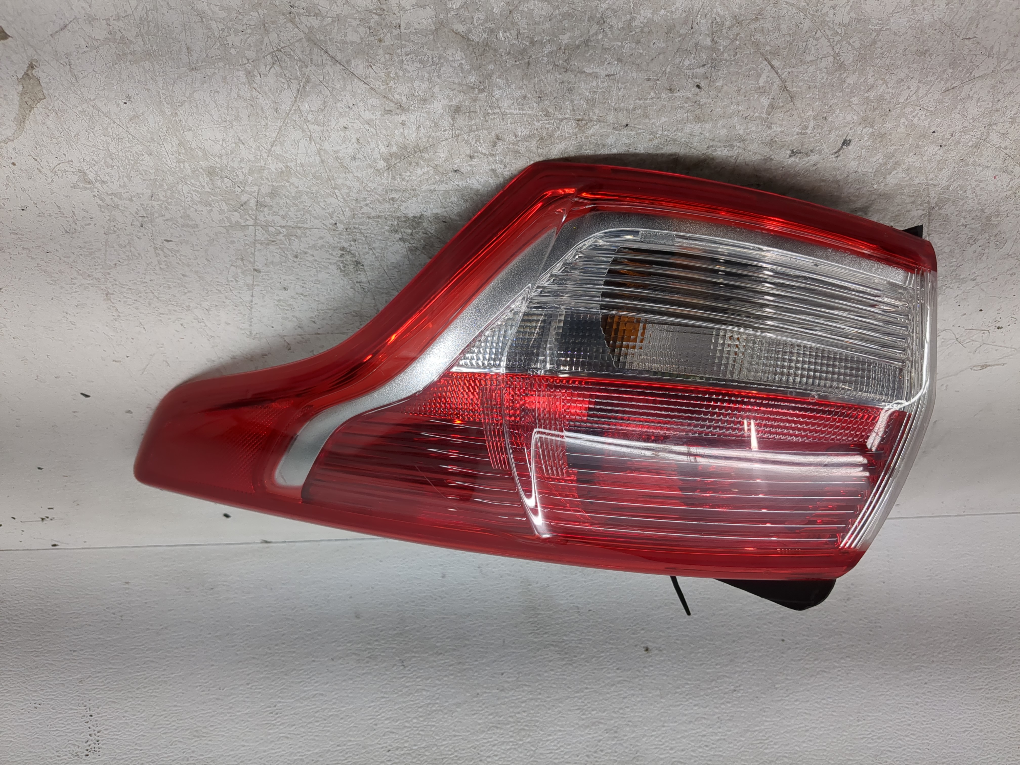 Picture of 2013-2016 Ford Escape Passenger Right Side Tail Light Taillight Oem 1197498