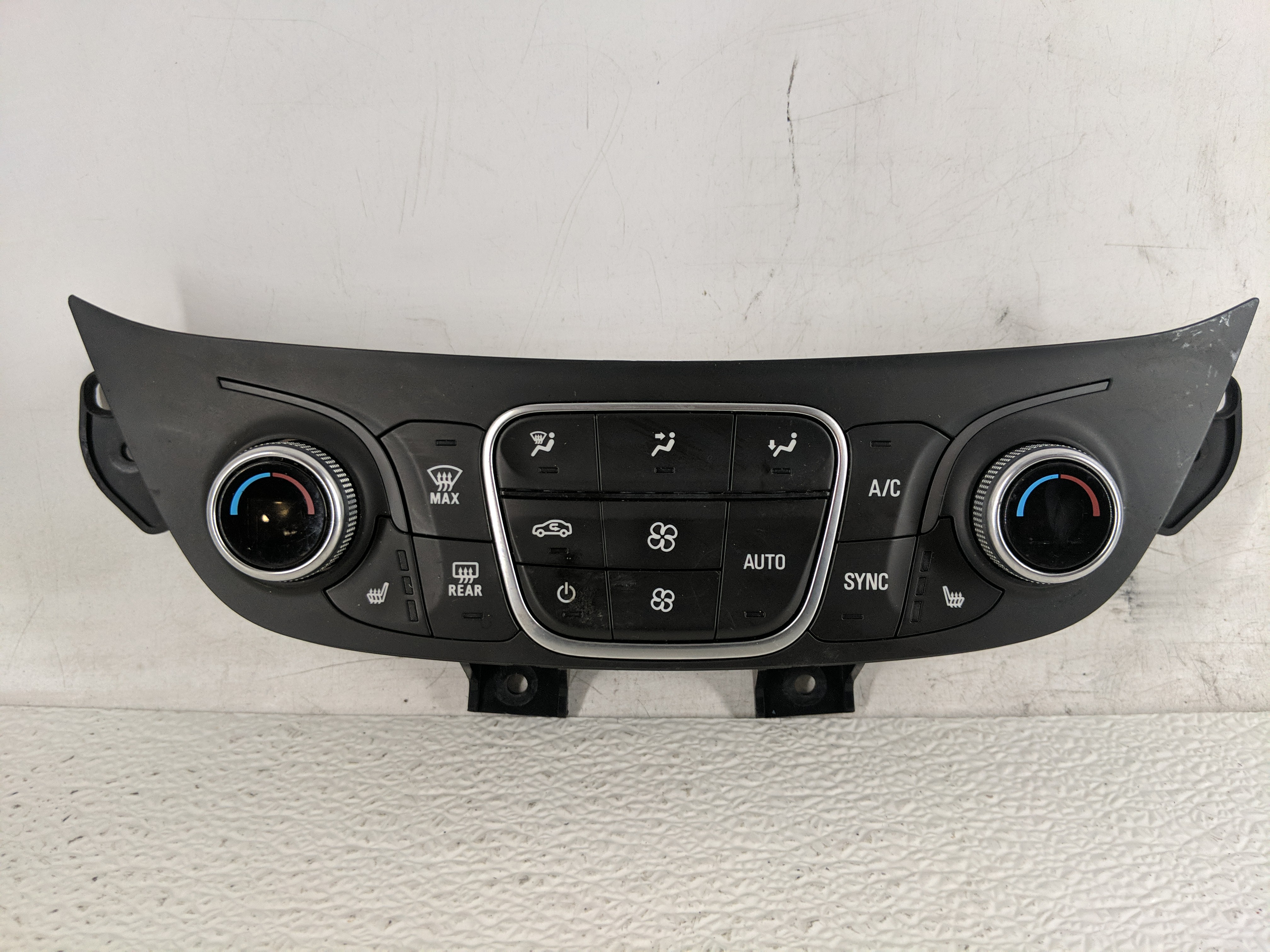 2019-2021 Chevrolet Equinox Ac Heater Roof Climate Control 84612975 1197511 - Oemusedautoparts1.com