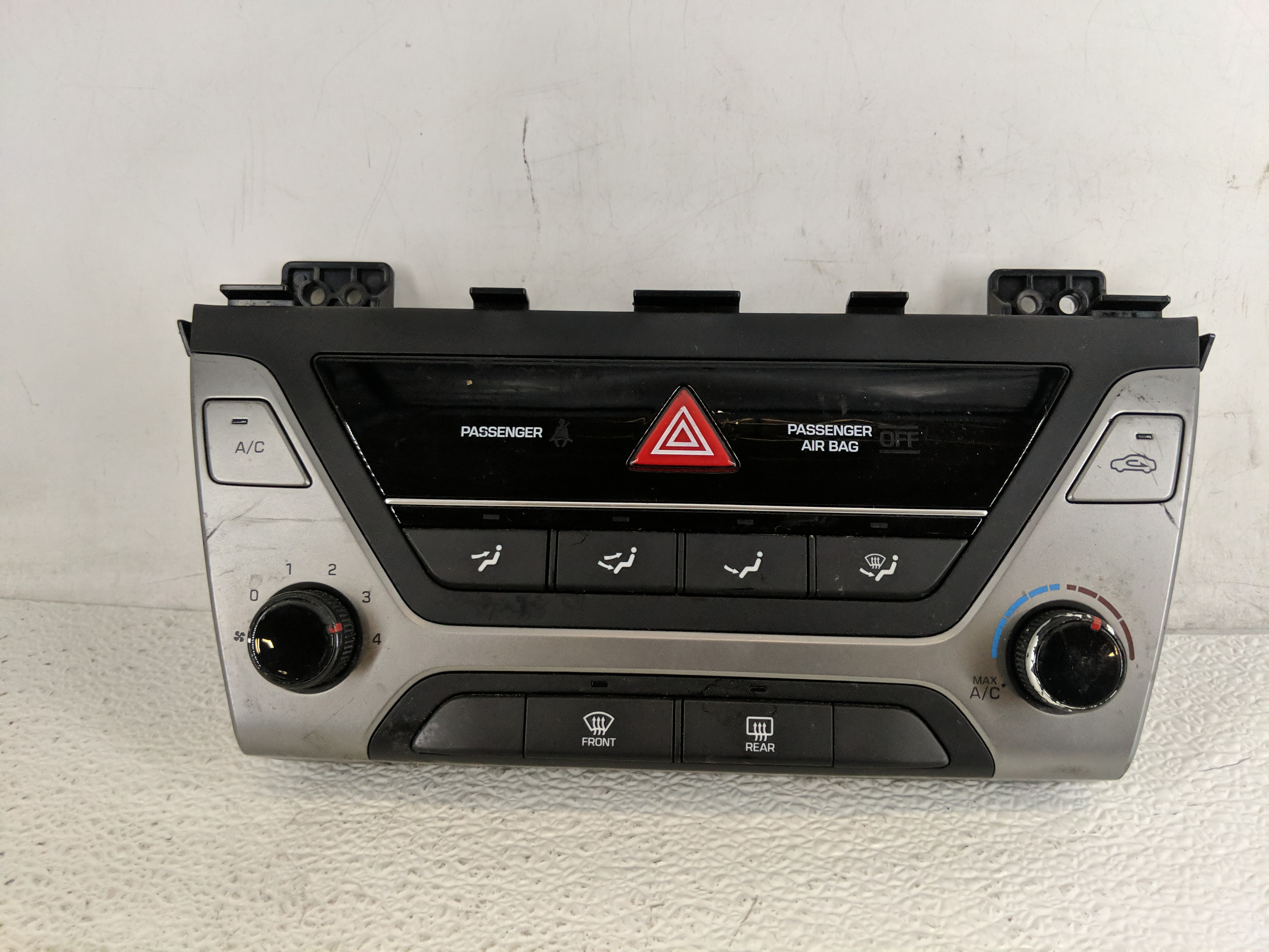 2017-2018 Hyundai Elantra Ac Heater Climate Control 97250-f2004x 1197520 - Oemusedautoparts1.com