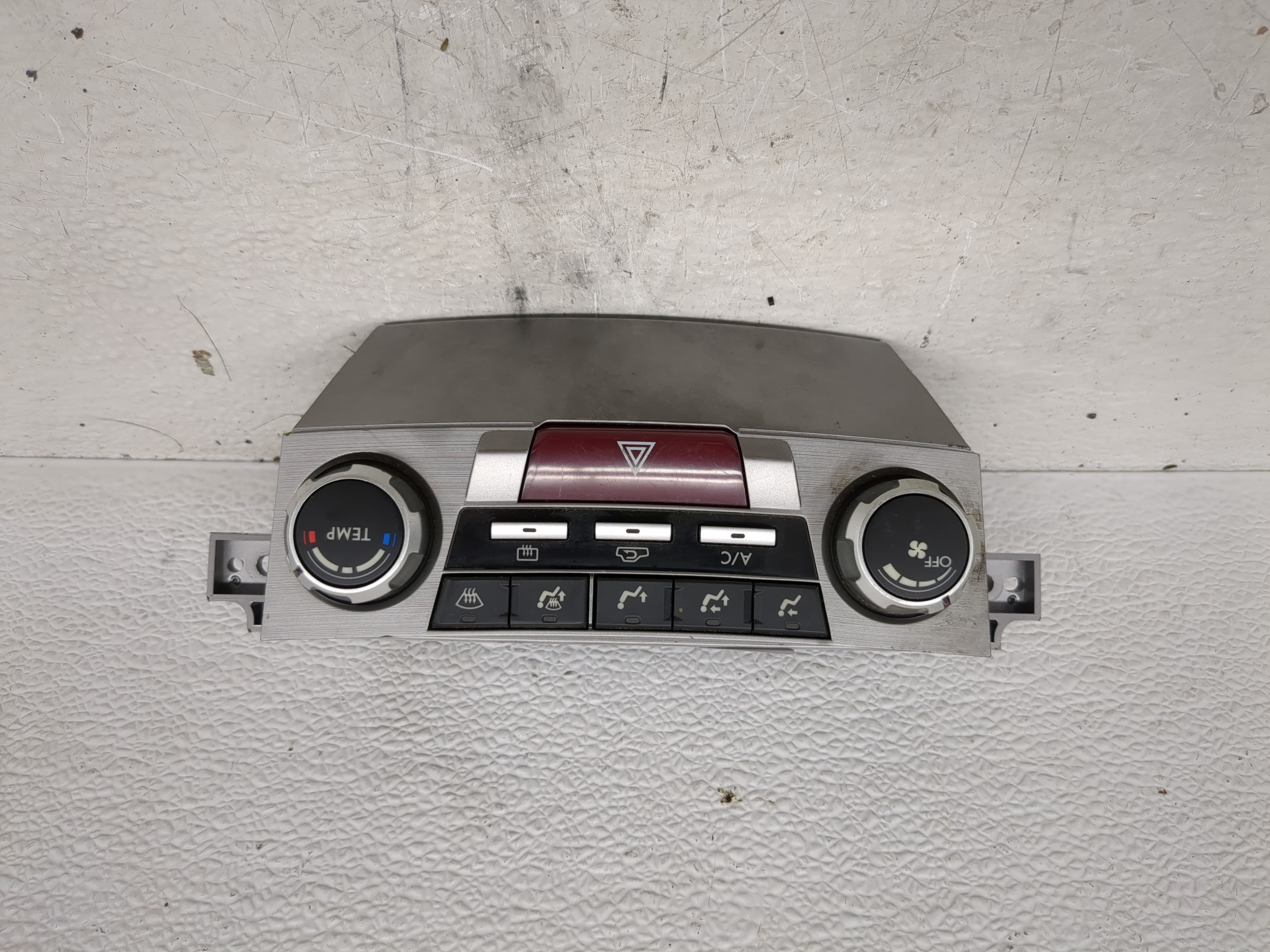 2010-2014 Subaru Legacy Ac Heater Climate Control 72311aj08a 1197527 - Oemusedautoparts1.com