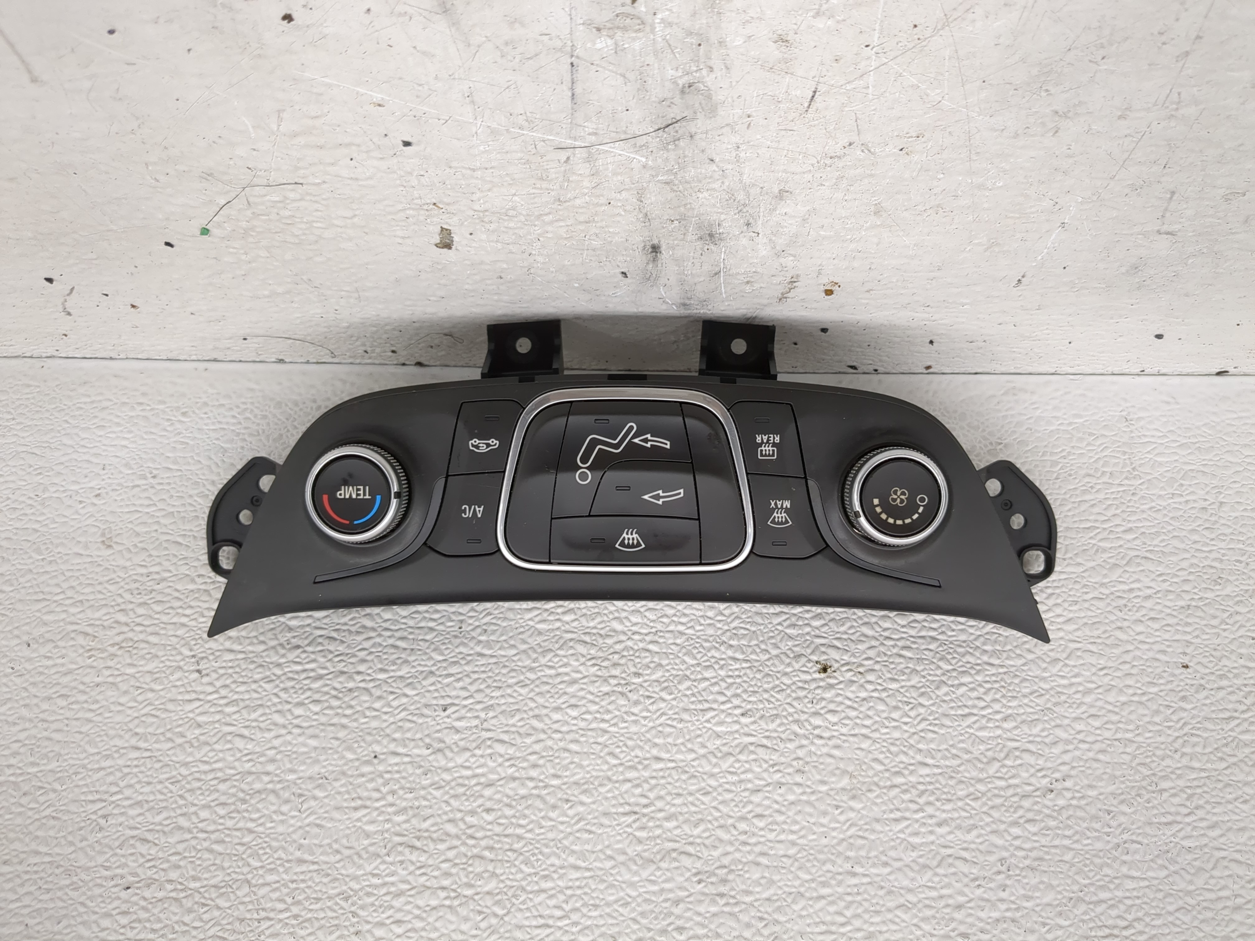 Picture of 2018-2018 Chevrolet Equinox Ac Heater Climate Control 84422501 1197531