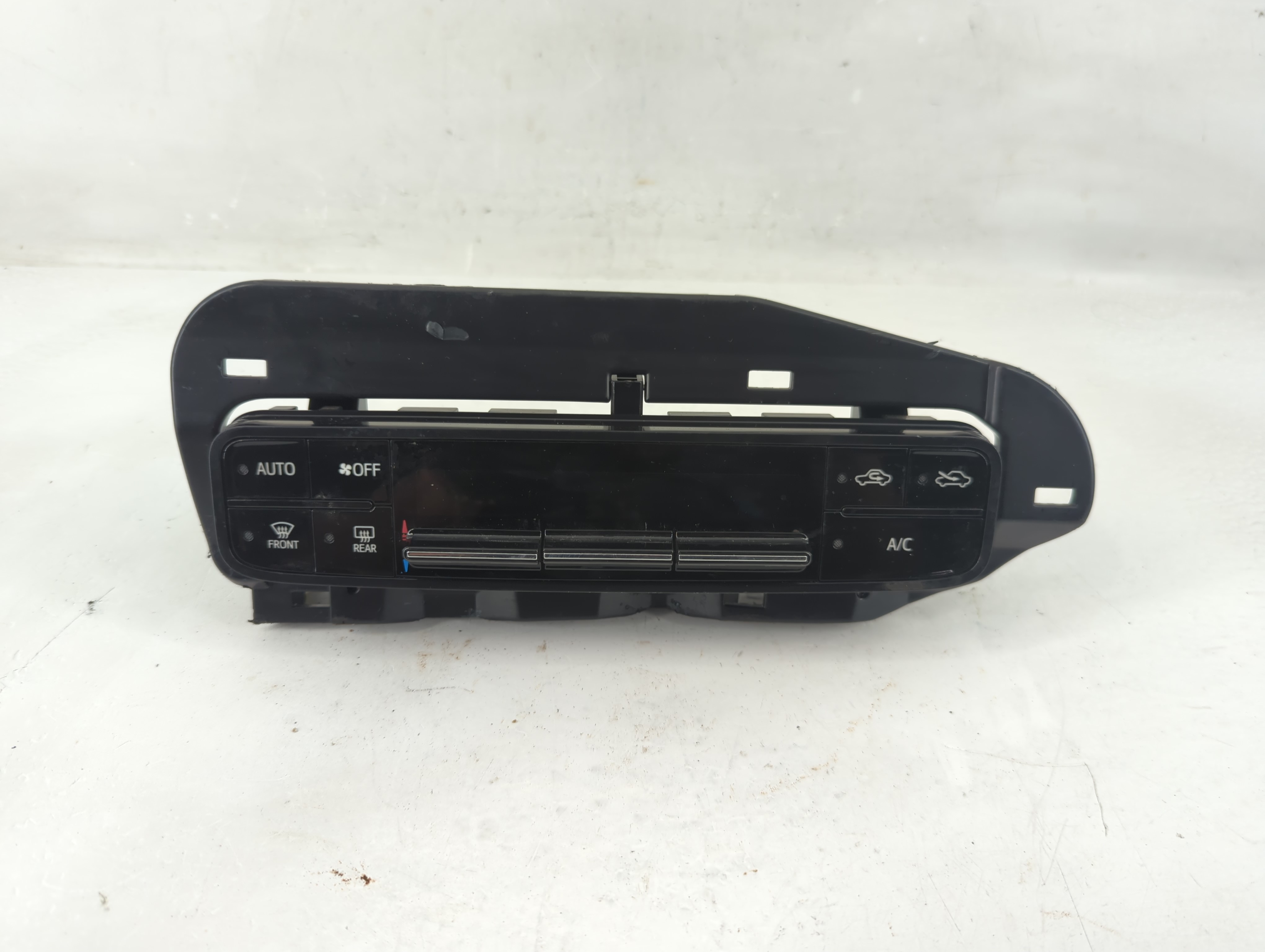 2017-2019 Toyota Corolla Ac Heater Roof Climate Control 55468-02060 1197564 - Oemusedautoparts1.com