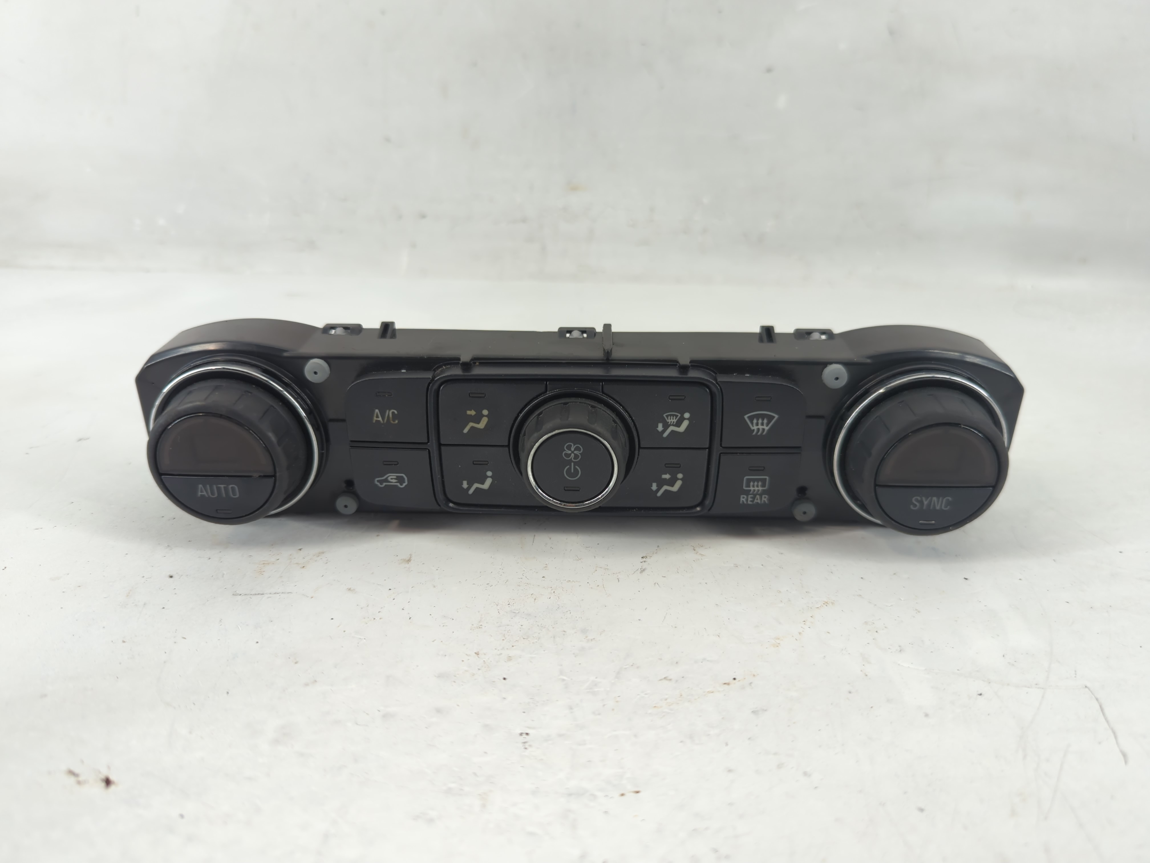 2014 Chevrolet Silverado 1500 Ac Heater Roof Climate Control Temperature Oem 1197570 - Oemusedautoparts1.com
