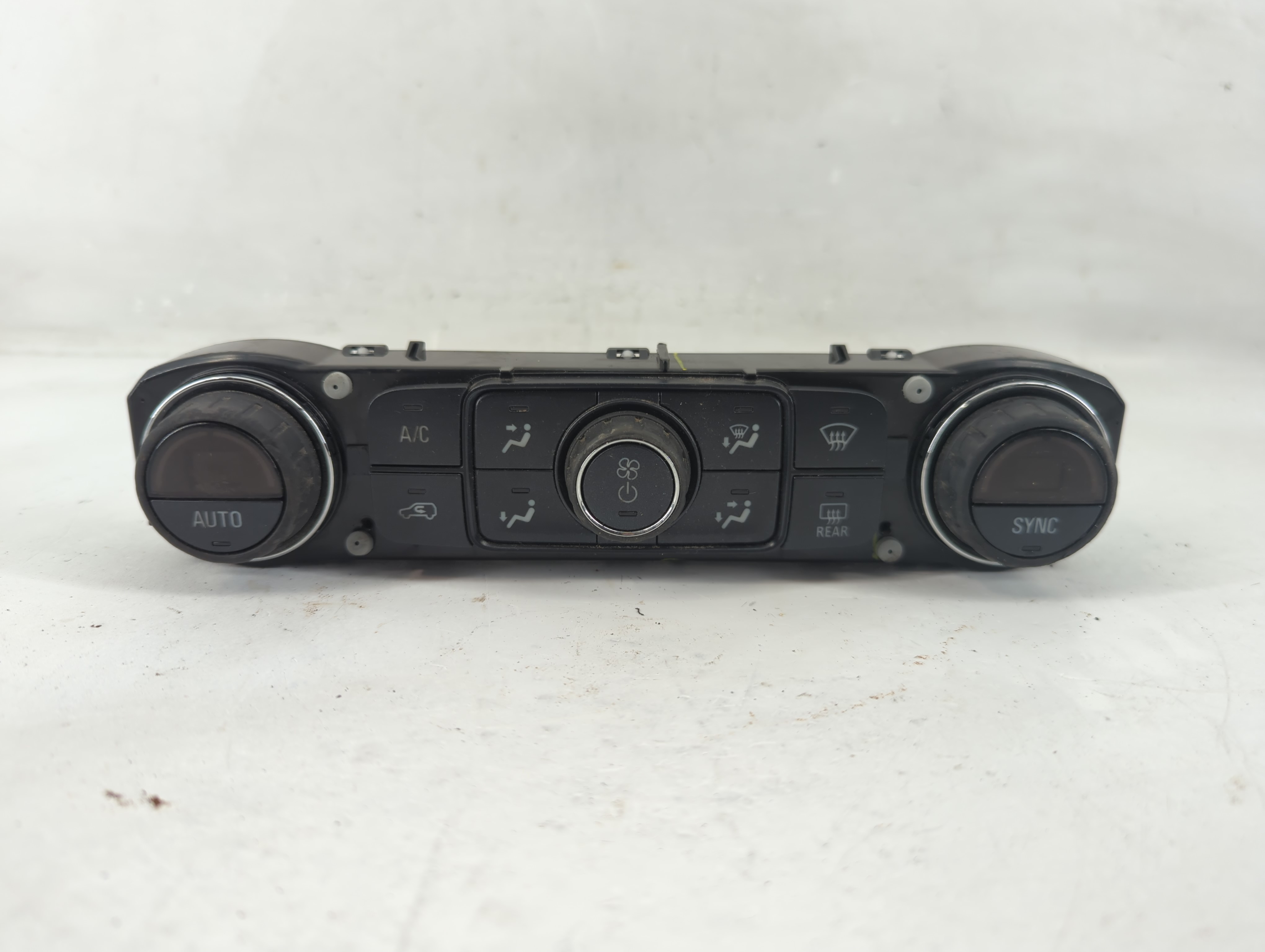 2014-2019 Chevrolet Silverado 1500 Ac Heater Climate Control 23486614 1198213 - Oemusedautoparts1.com