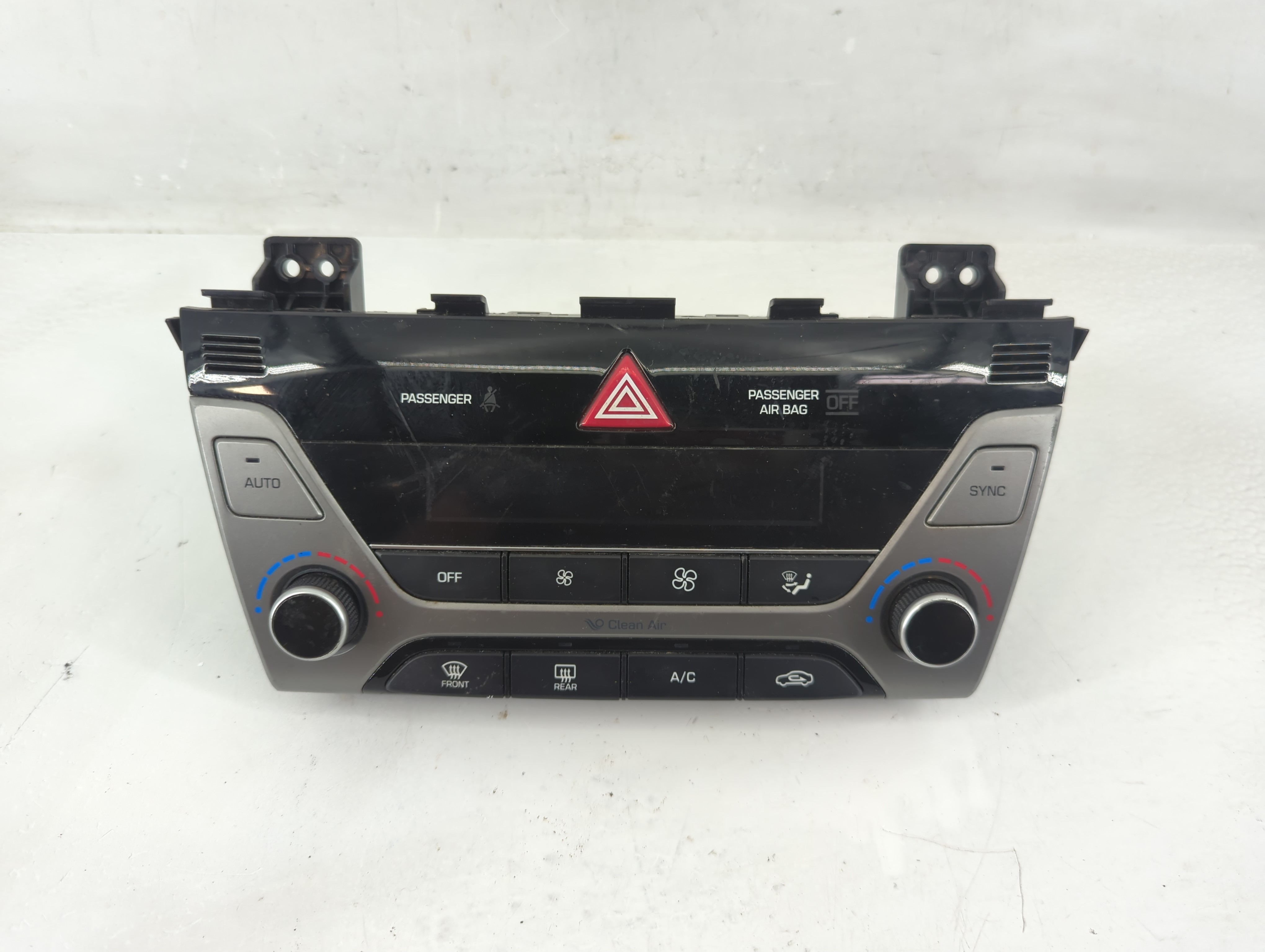 2017-2018 Hyundai Elantra Ac Heater Climate Control 97250-f2231ret 1198216 - Oemusedautoparts1.com