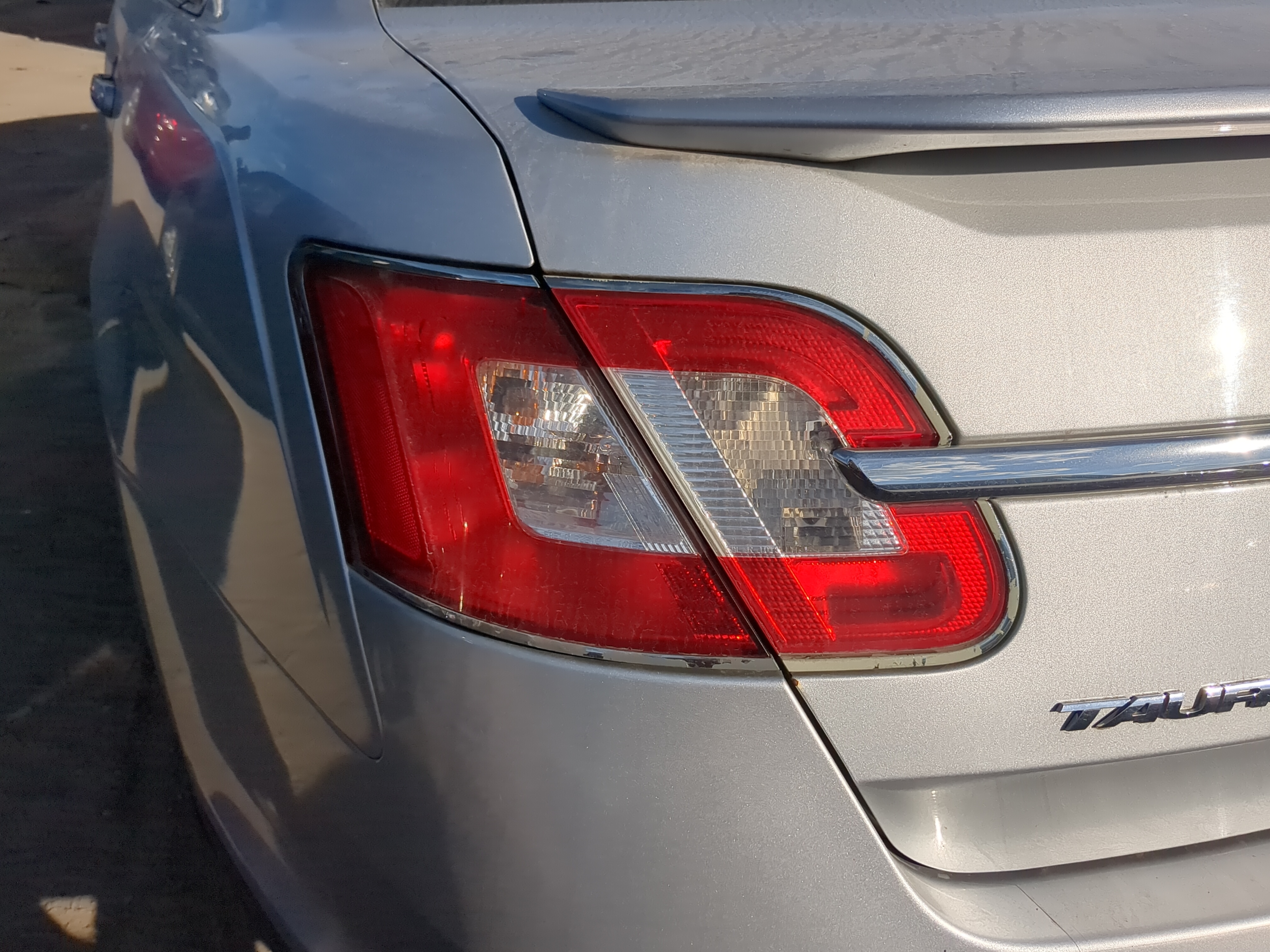 Picture of 2010-2012 Ford Taurus Driver Left Side Tail Light Taillight Oem 1198330