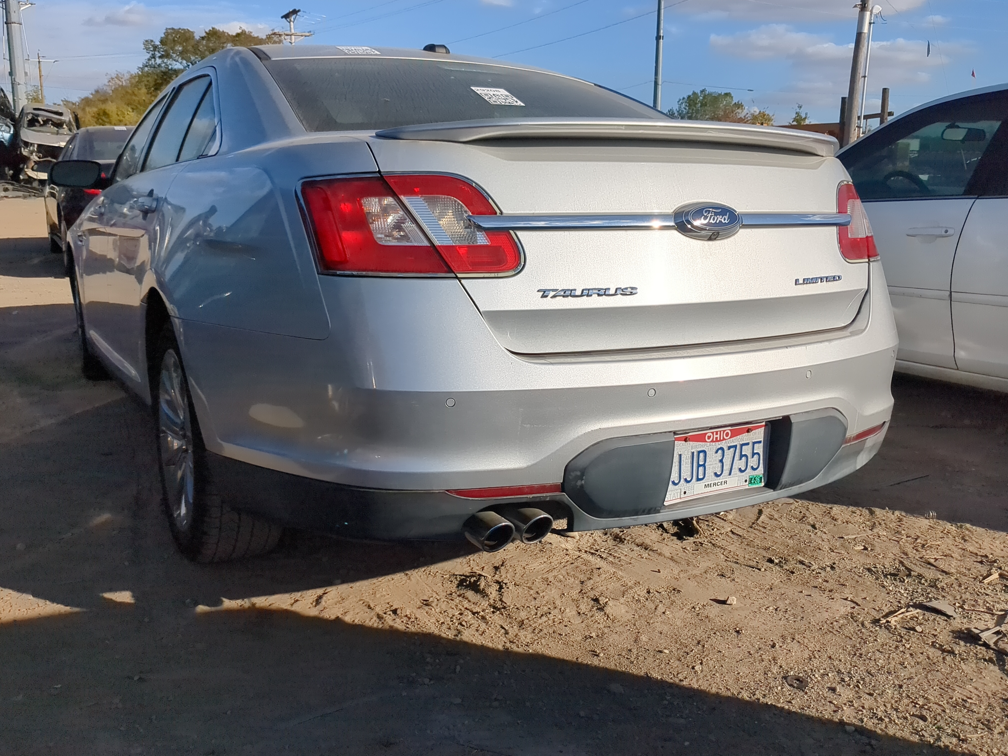 2010-2012 Ford Taurus Rear Bumper Assembly Oem 1198420 - Oemusedautoparts1.com