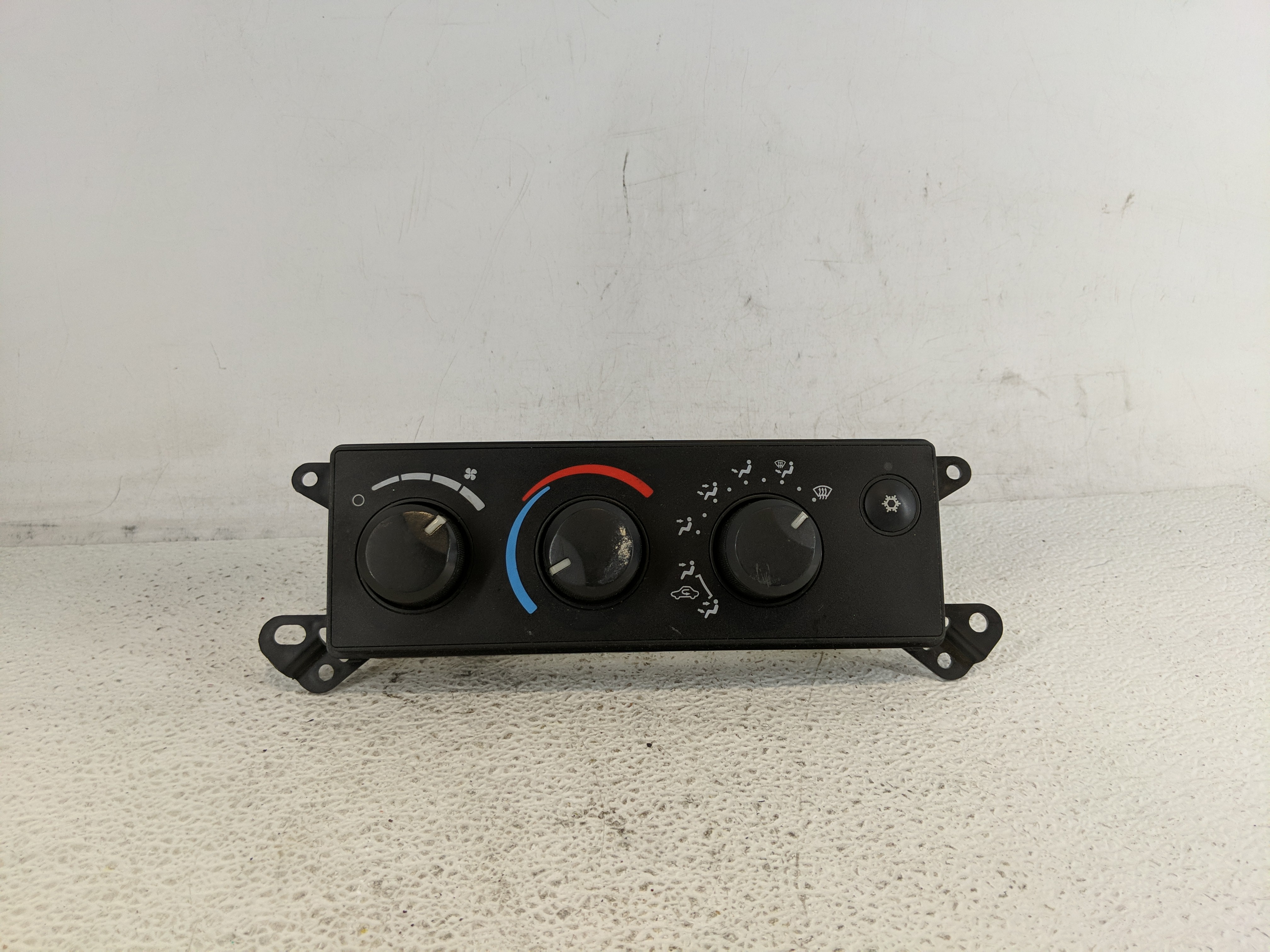 2005-2005 Dodge Dakota Ac Heater Climate Control P55056395ac 1198601 - Oemusedautoparts1.com