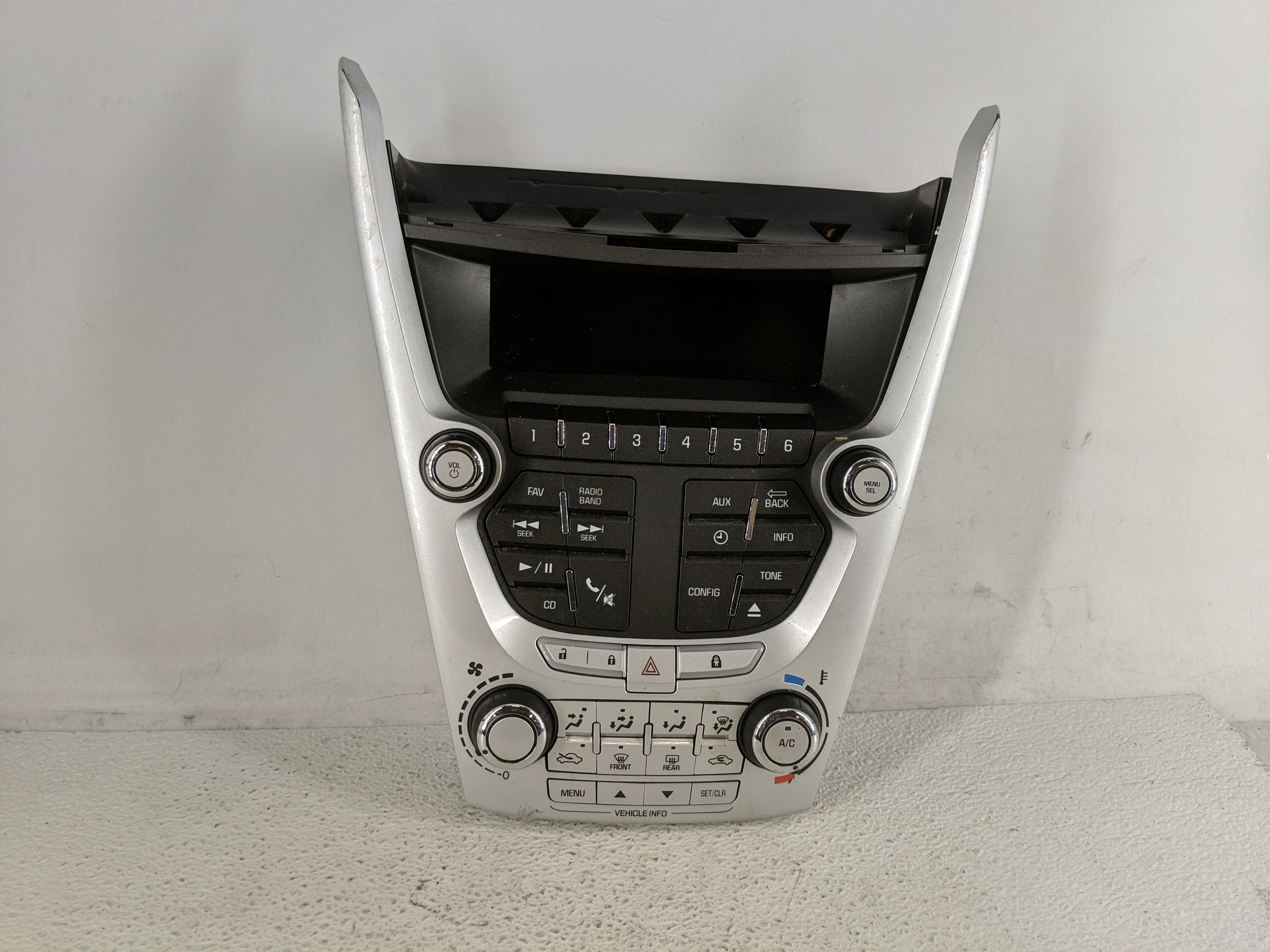 2012-2015 Chevrolet Equinox Am Fm Cd Player Radio Receiver 1198666 - Oemusedautoparts1.com