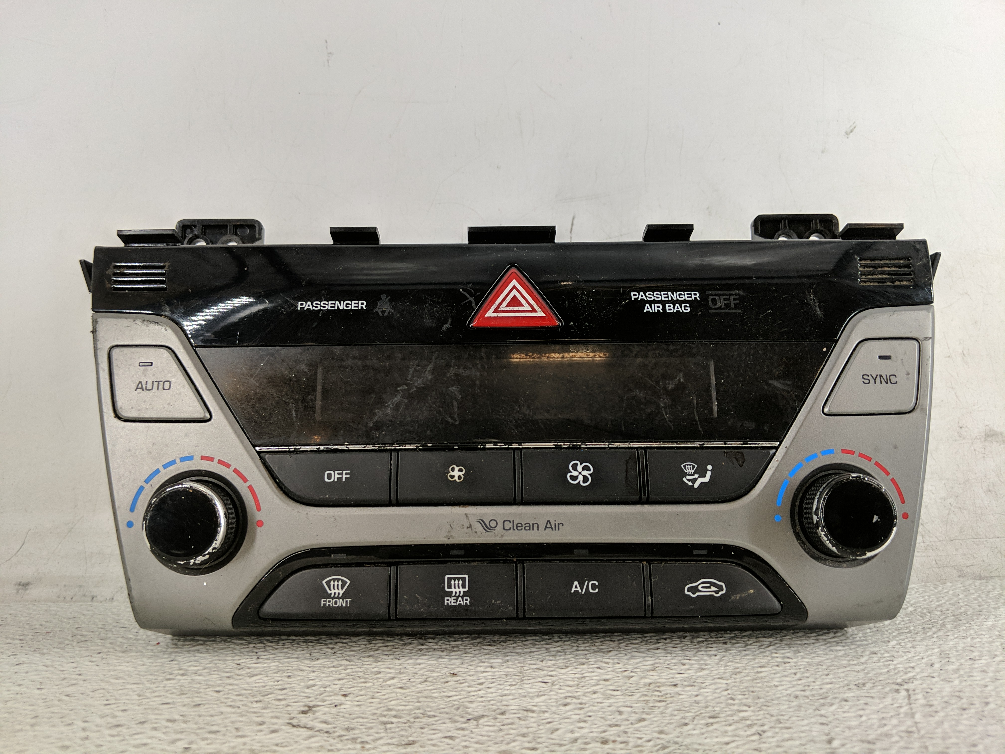 2017-2018 Hyundai Elantra Ac Heater Climate Control 97250-f2230ret 1198678 - Oemusedautoparts1.com