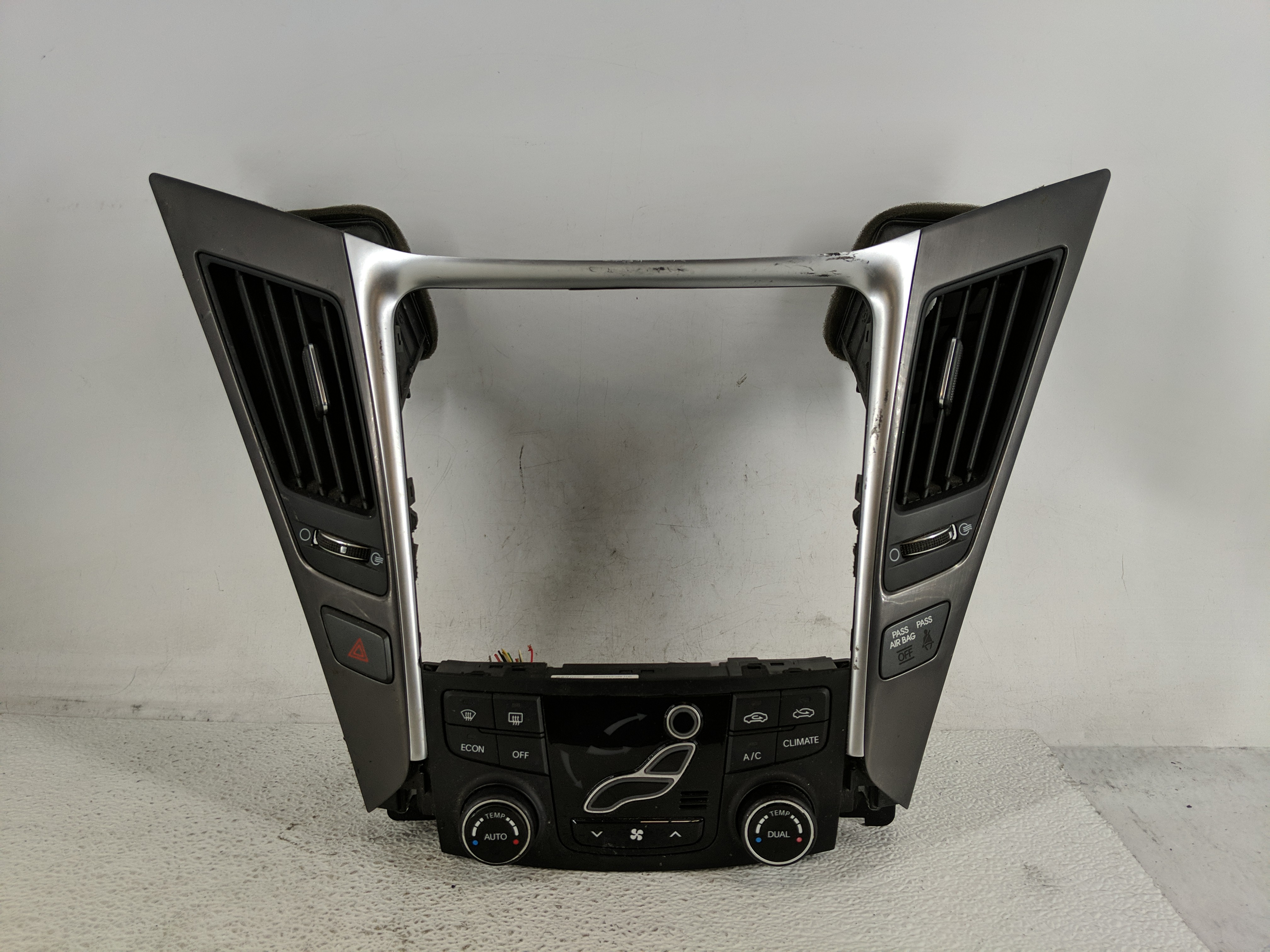 2011-2015 Hyundai Sonata Ac Heater Climate Control 97250-4rdb4 1198740 - Oemusedautoparts1.com