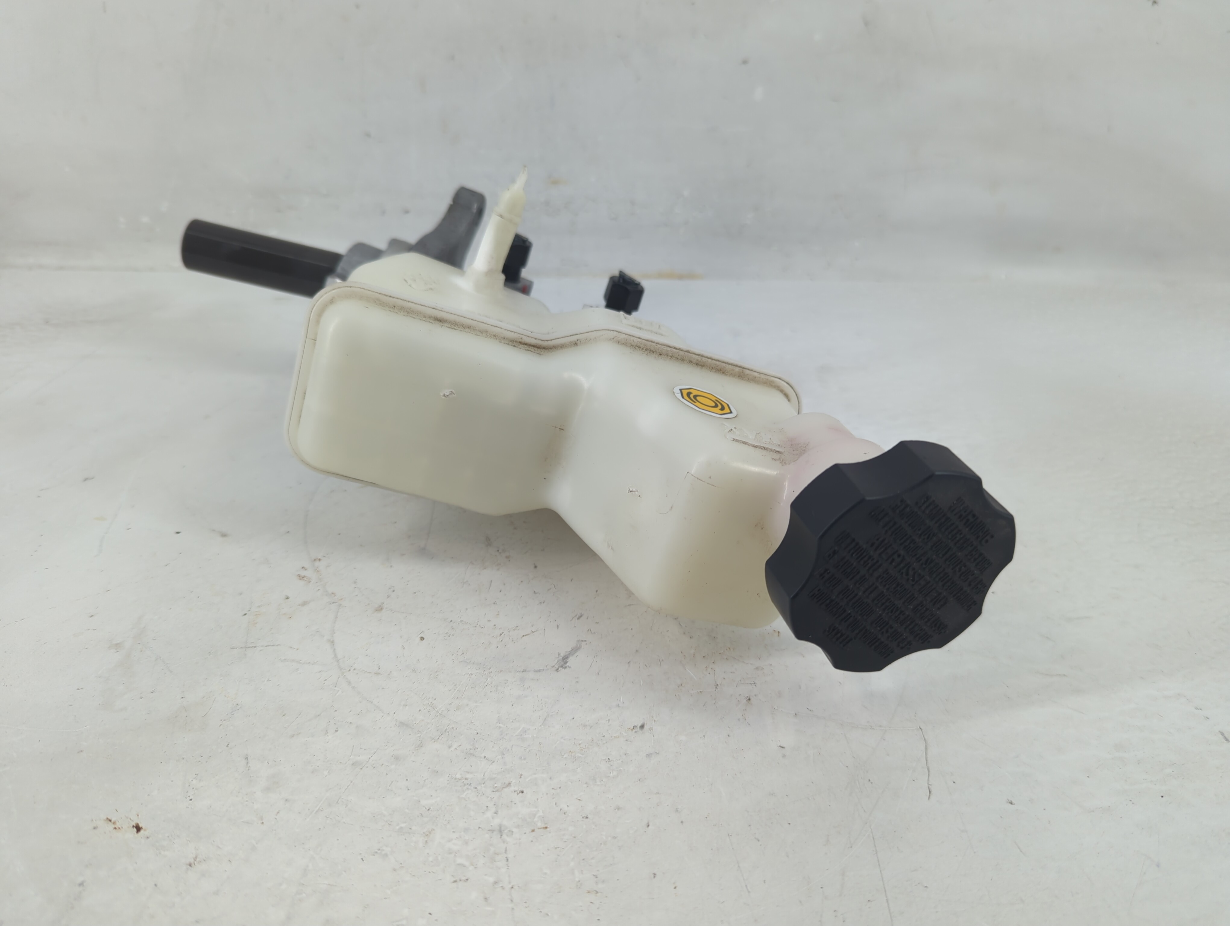 2016-2020 Kia Optima Brake Master Cylinder 1198839 - Oemusedautoparts1.com