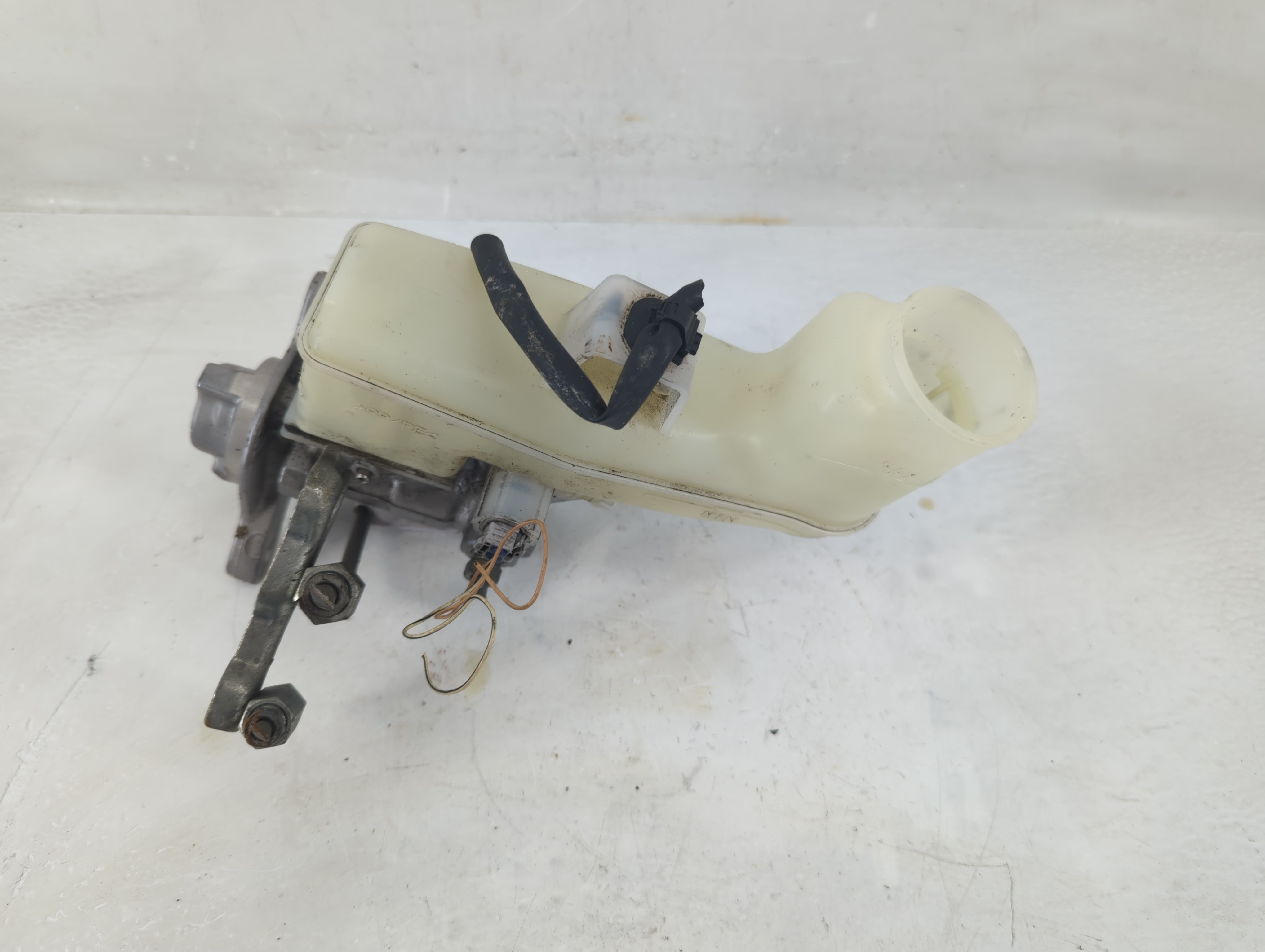 2018-2022 Toyota Camry Brake Master Cylinder 1198888 - Oemusedautoparts1.com