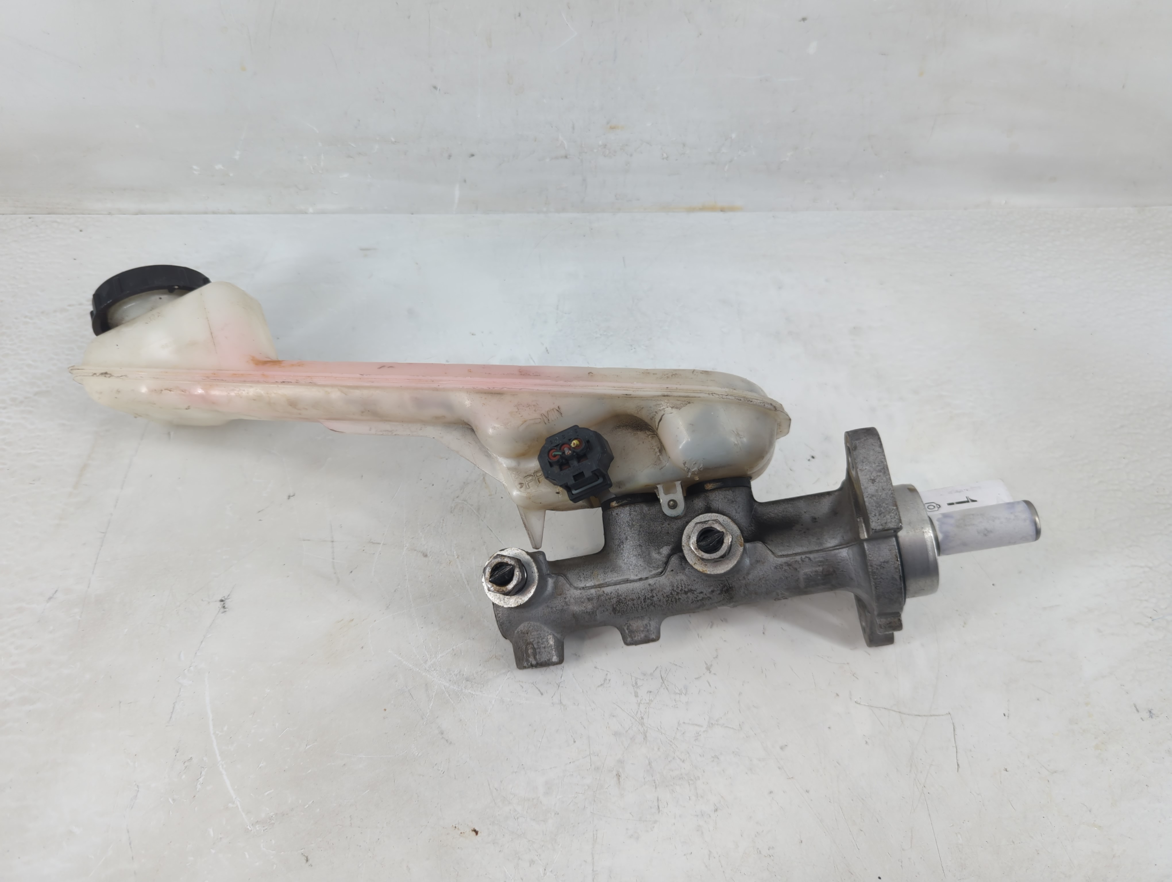 2007-2010 Ford Edge Brake Master Cylinder 1198896 - Oemusedautoparts1.com