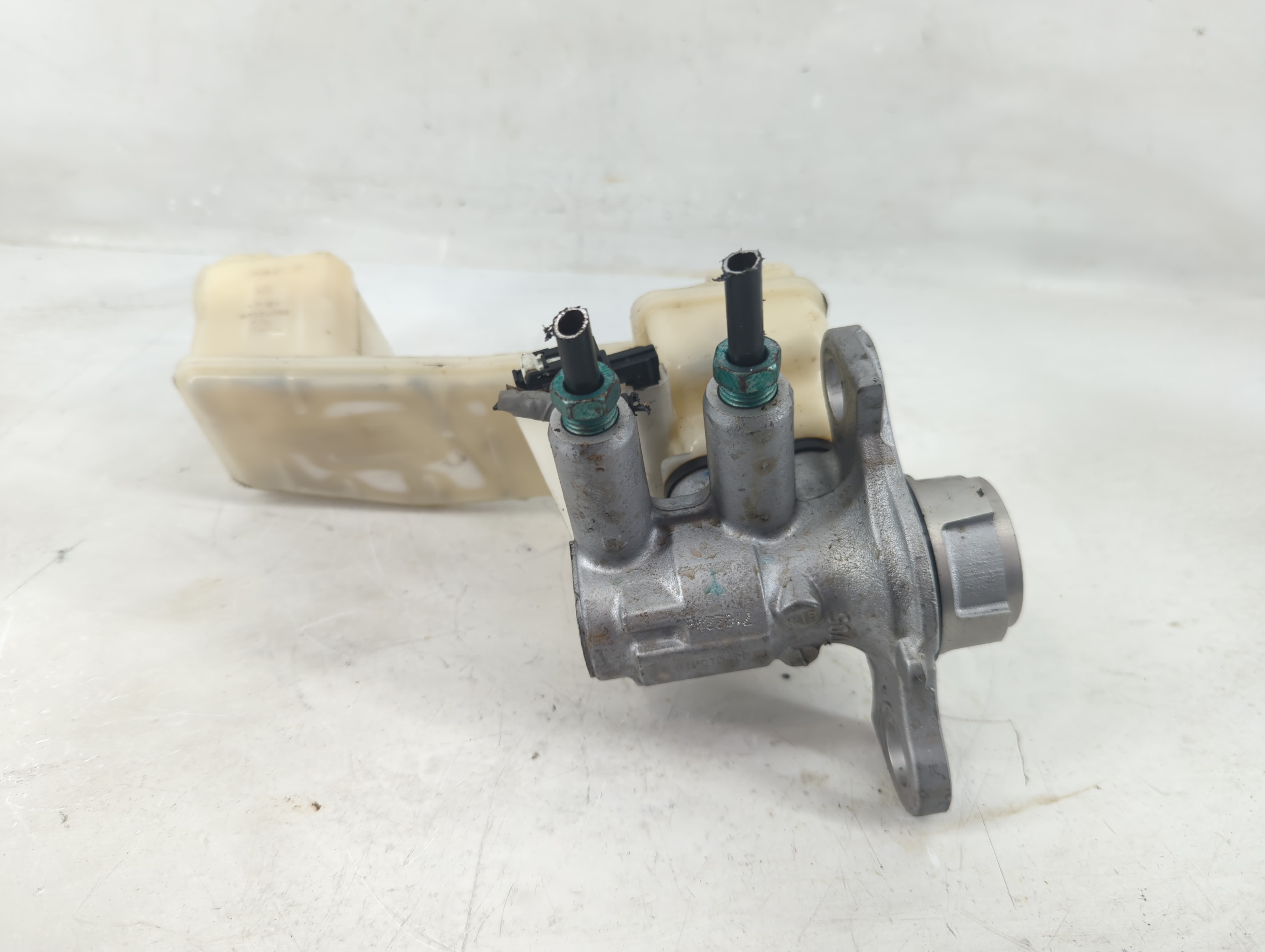 2018-2022 Chevrolet Traverse Brake Master Cylinder 1198898 - Oemusedautoparts1.com