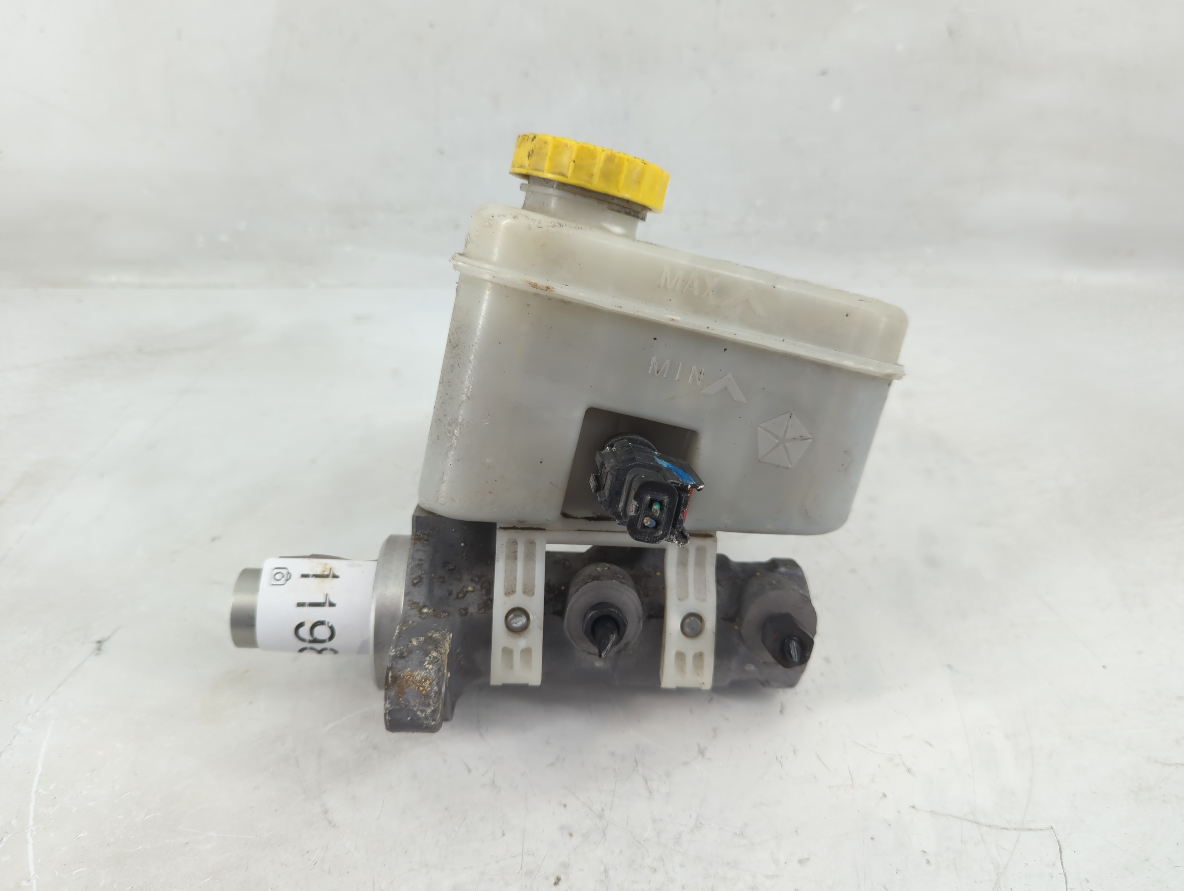 2009-2018 Jeep Wrangler Brake Master Cylinder 1198900 - Oemusedautoparts1.com