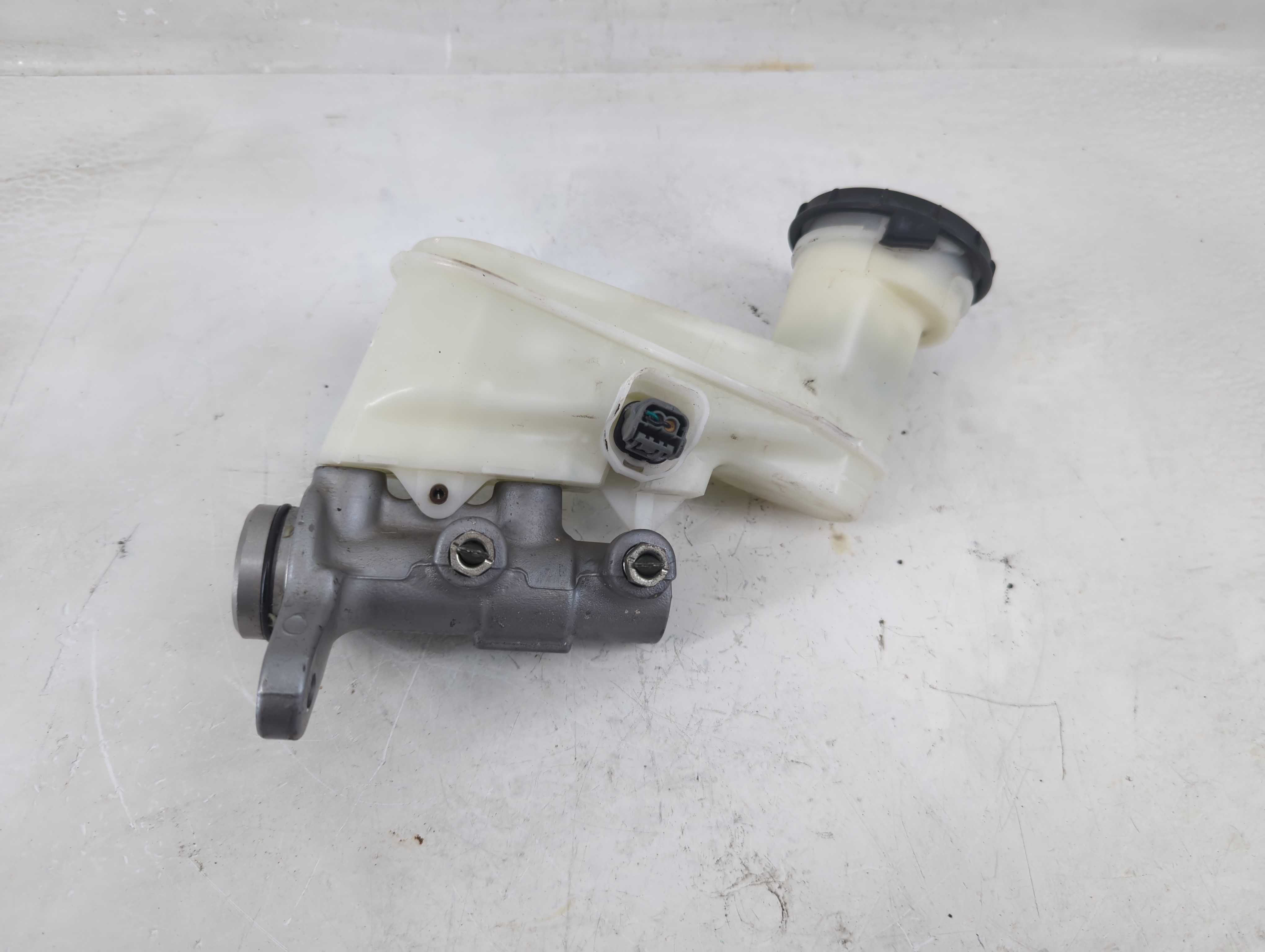 2013-2017 Honda Accord Brake Master Cylinder 1198903 - Oemusedautoparts1.com