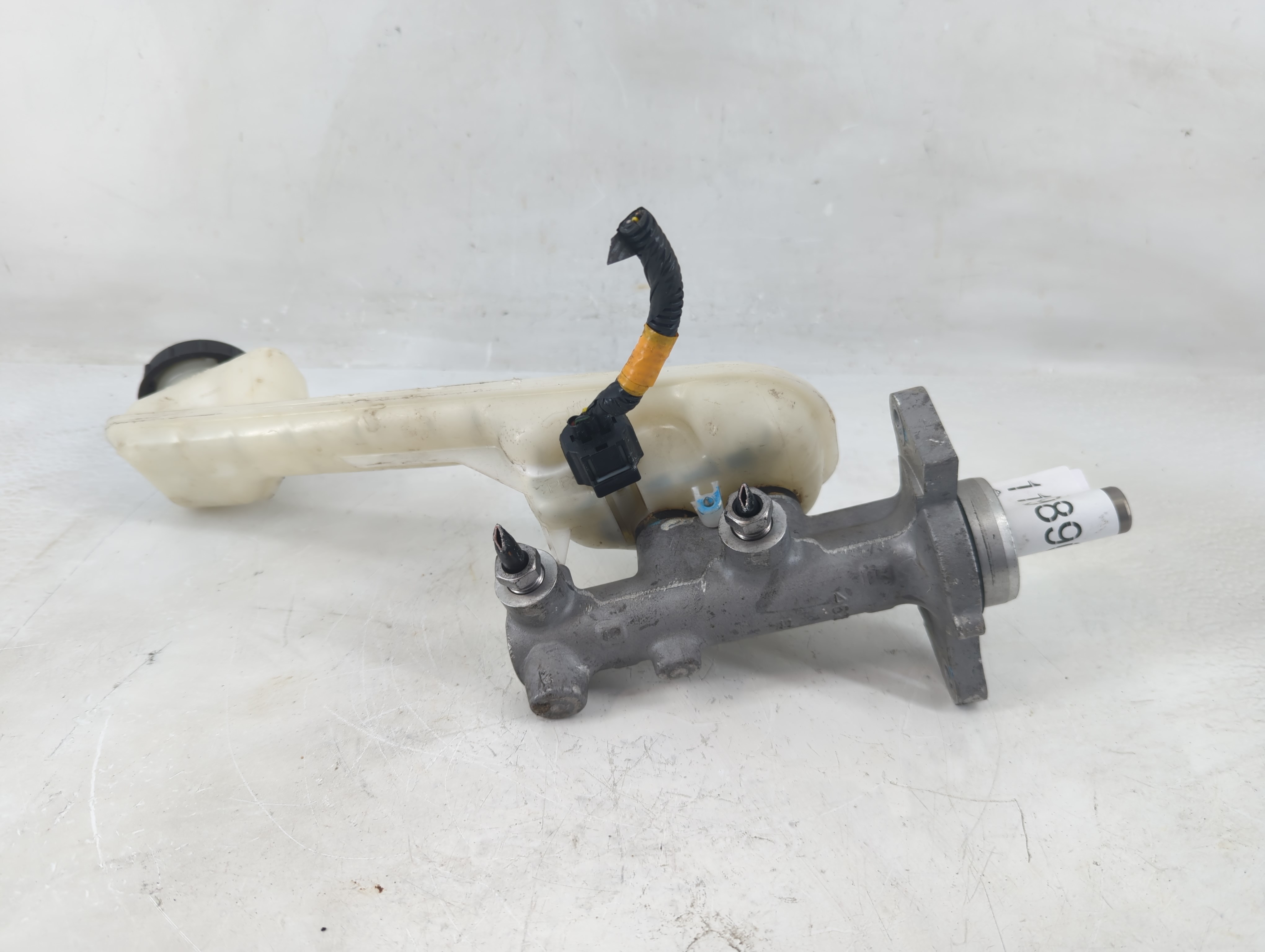 2011-2014 Ford Edge Brake Master Cylinder 1198904 - Oemusedautoparts1.com