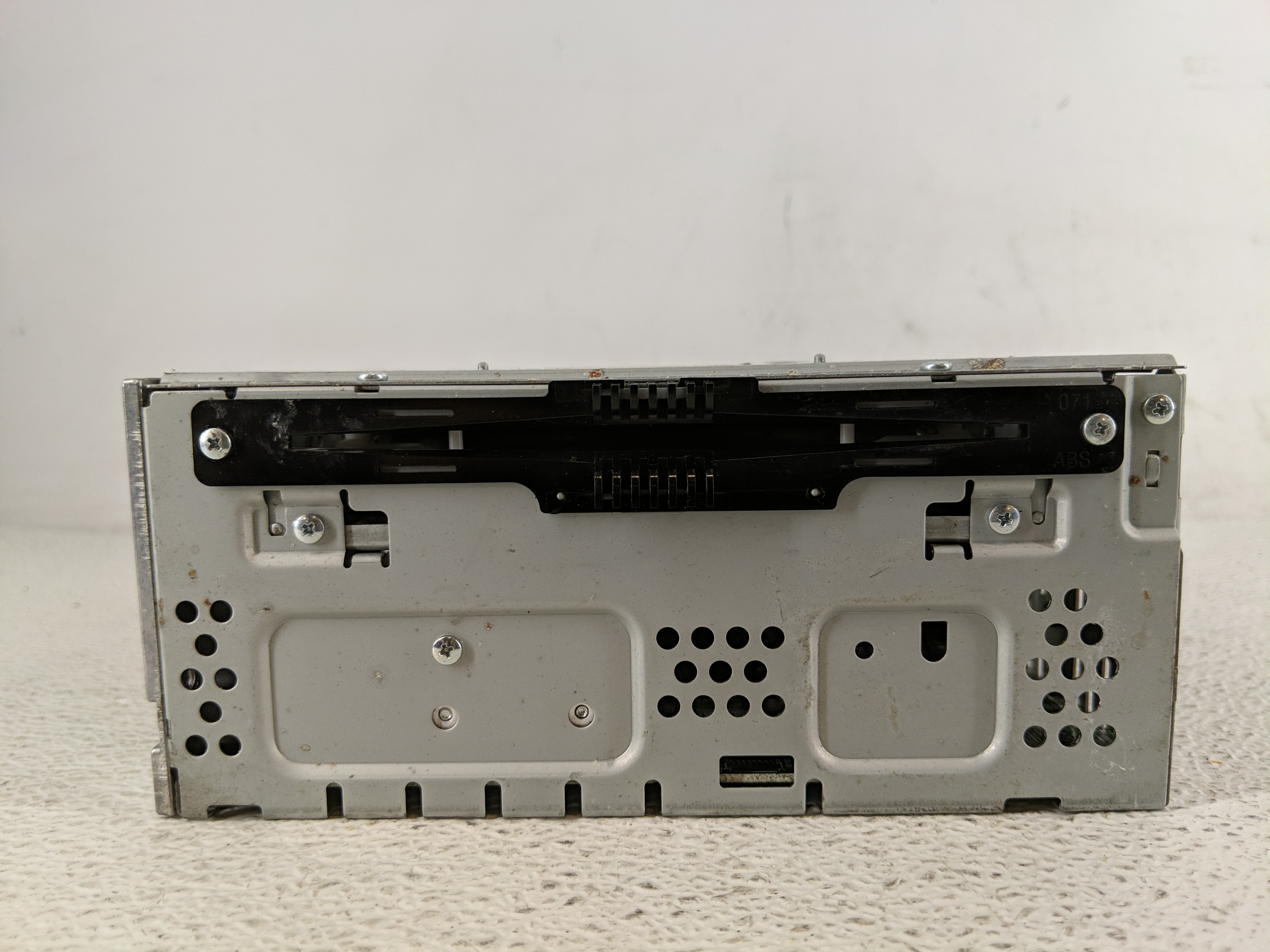 2013-2015 Ford Taurus Am Fm Cd Player Radio Receiver 1198941 - Oemusedautoparts1.com