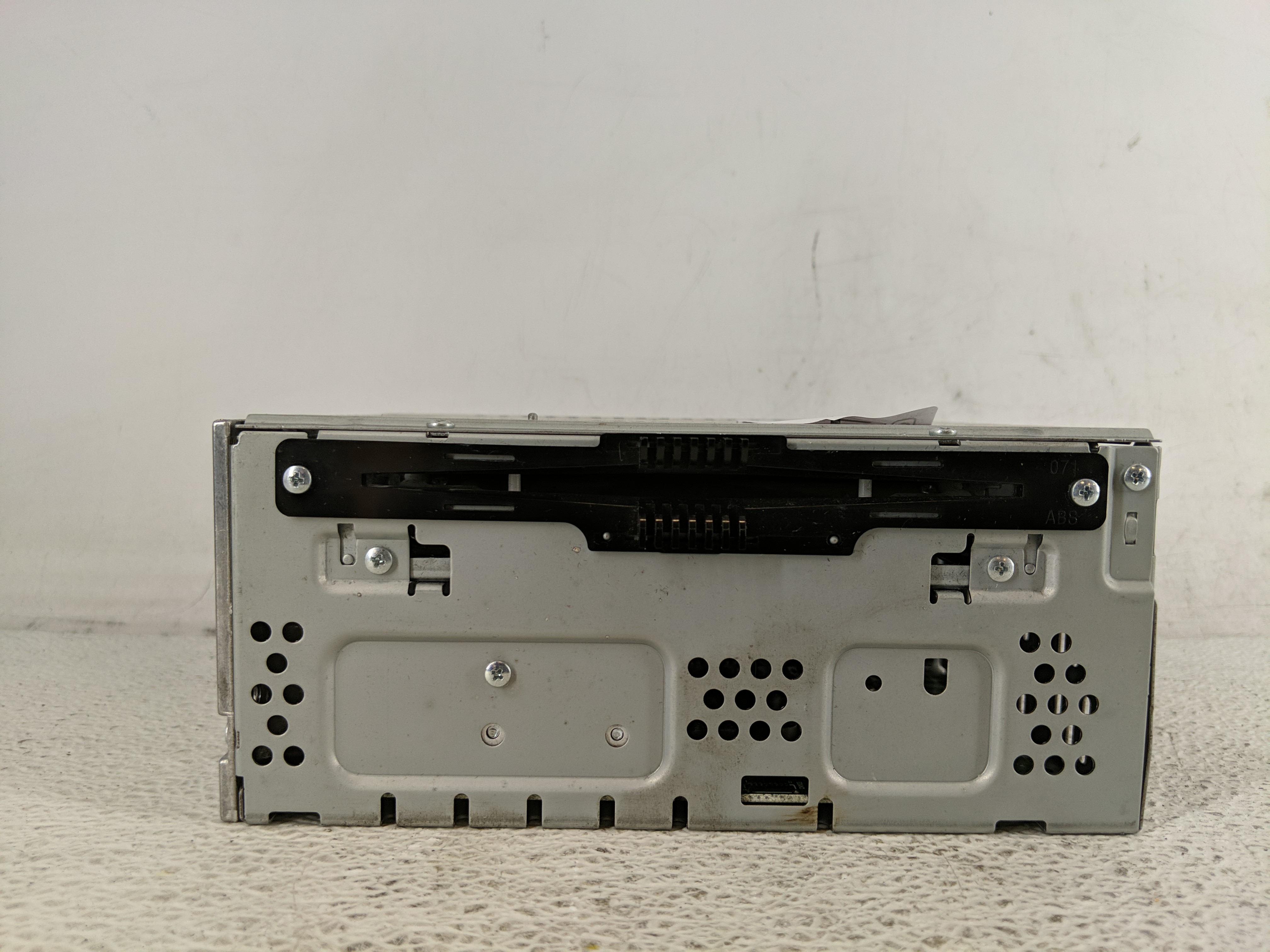2013-2014 Ford Taurus Am Fm Cd Player Radio Receiver 1198944 - Oemusedautoparts1.com