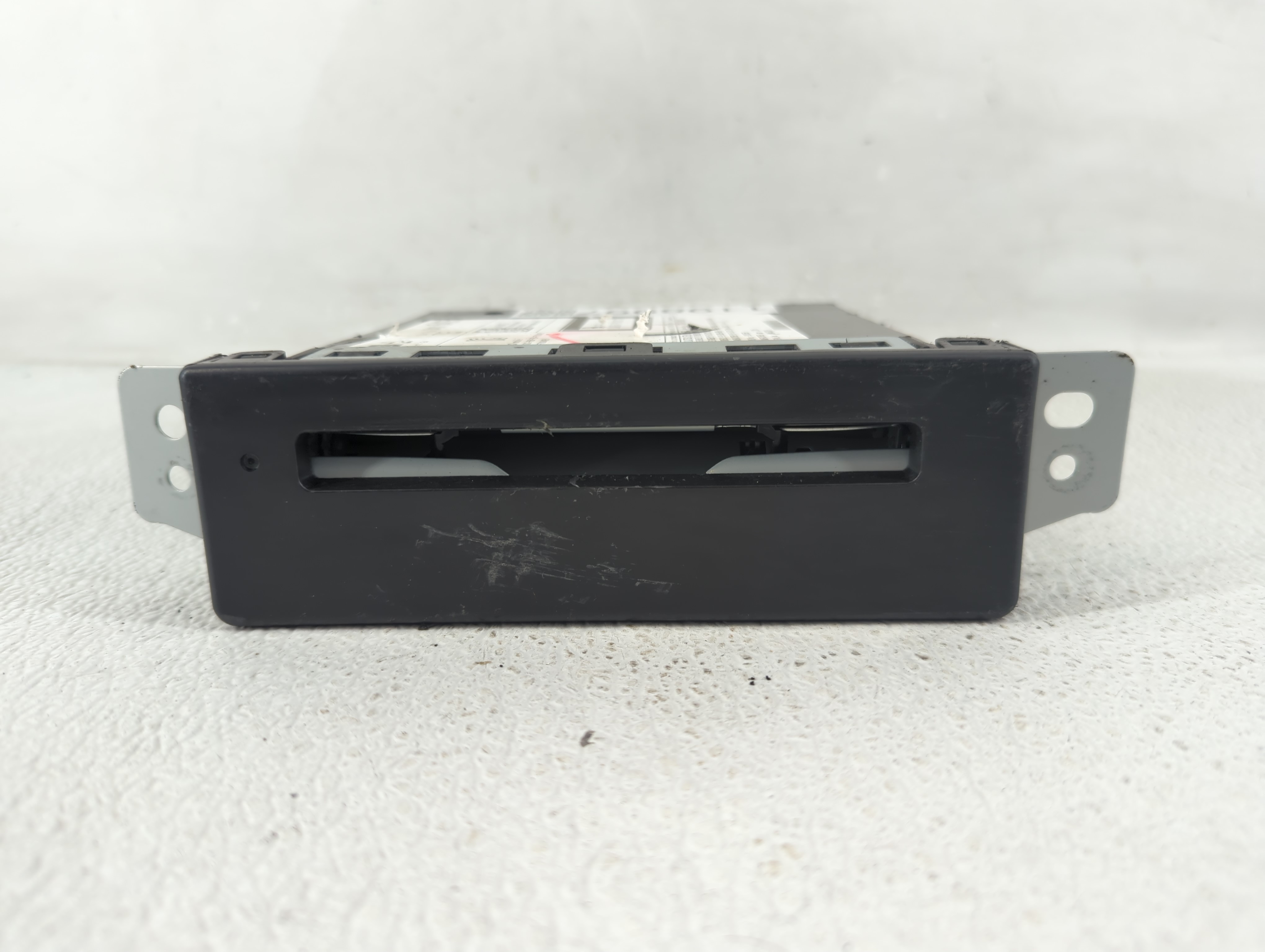 2017-2018 Chevrolet Silverado 1500 Am Fm Cd Player Radio Receiver 1198997 - Oemusedautoparts1.com